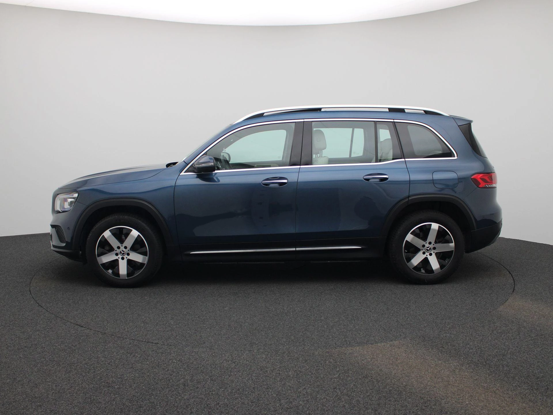 Mercedes-Benz GLB 200 LUXURY LINE + LEDER + PANO + 7-ZIT + CARPLAY +