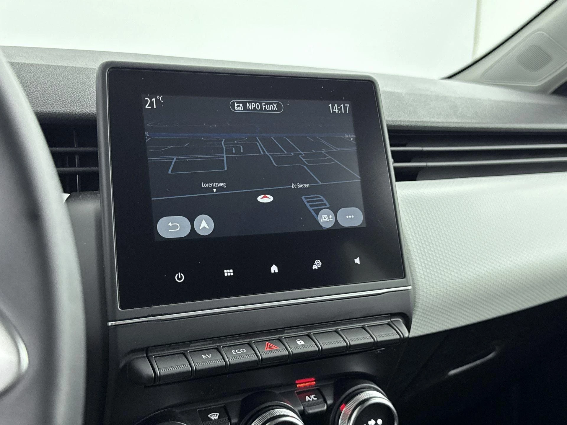 Renault-Clio-image-18