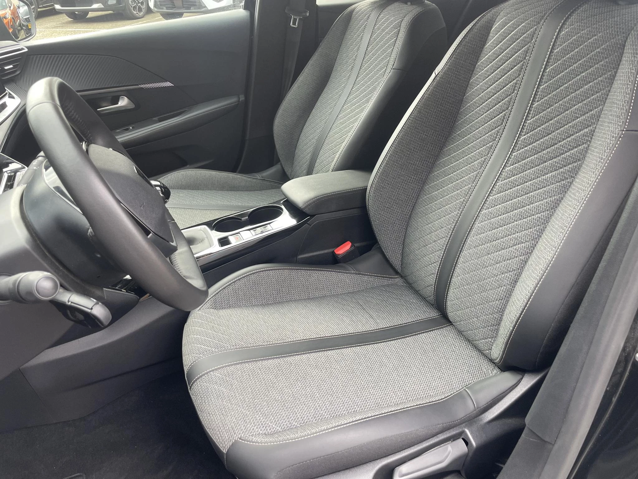 Peugeot-208-image-12