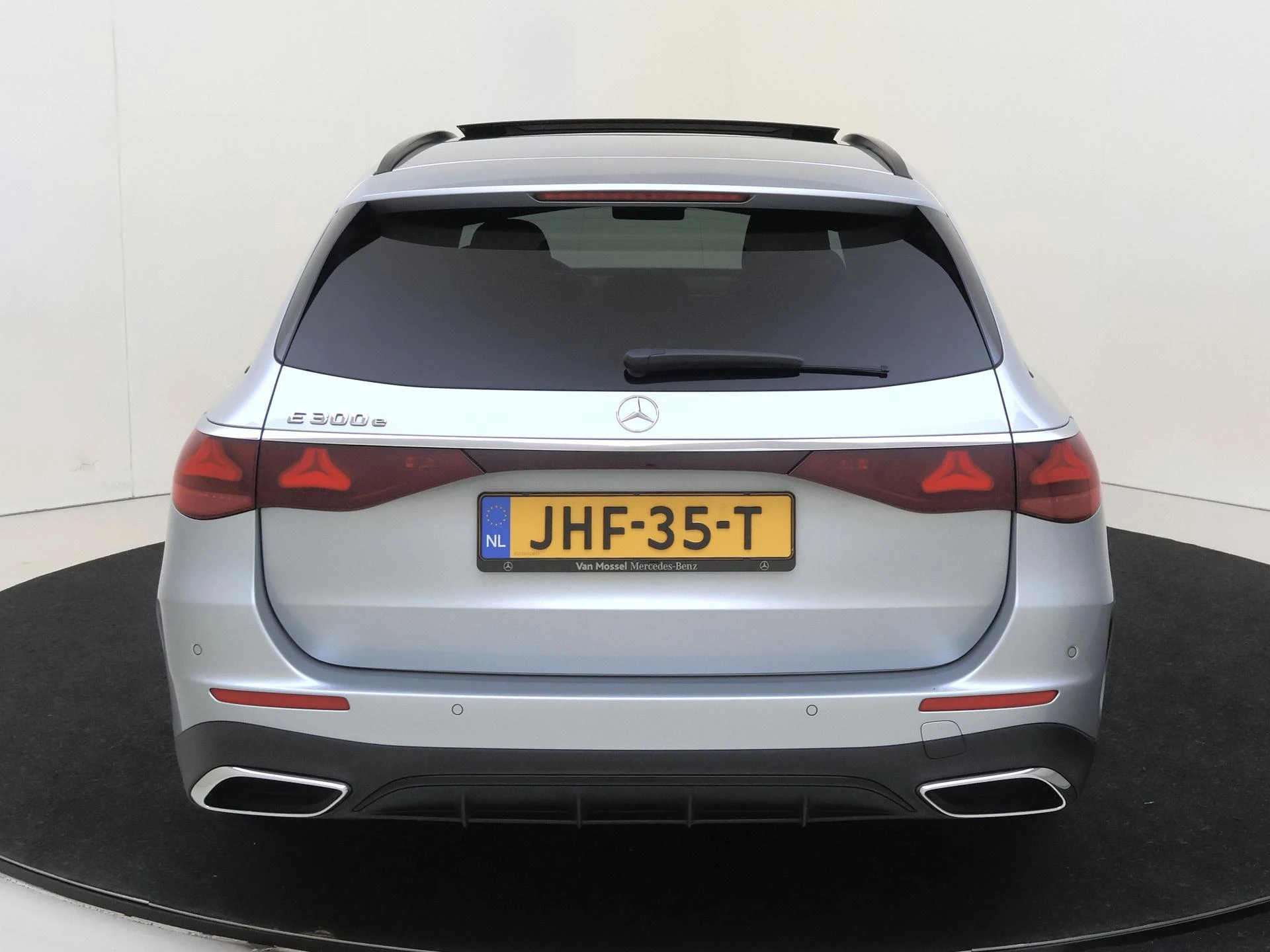 Mercedes-Benz-E-Klasse-image-6