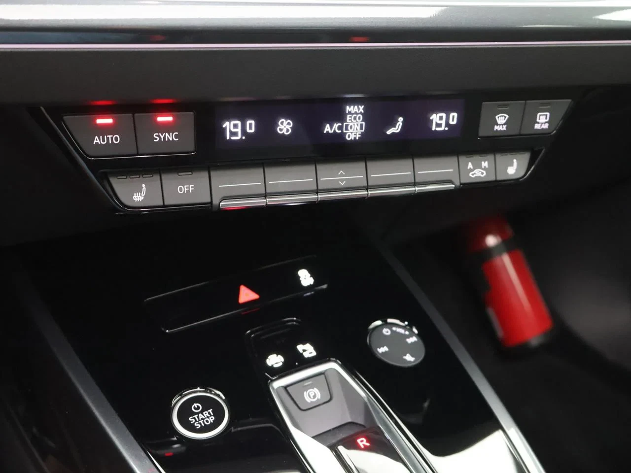 Audi Q4 e-tron Audi Q4 3X S LINE Corporate S 45 e-tron 286PK *AUTOMAAT*LEDER*PANODAK*TREKHAAK*SPORTZETELS*CAMERA*ACC*PDC*...*