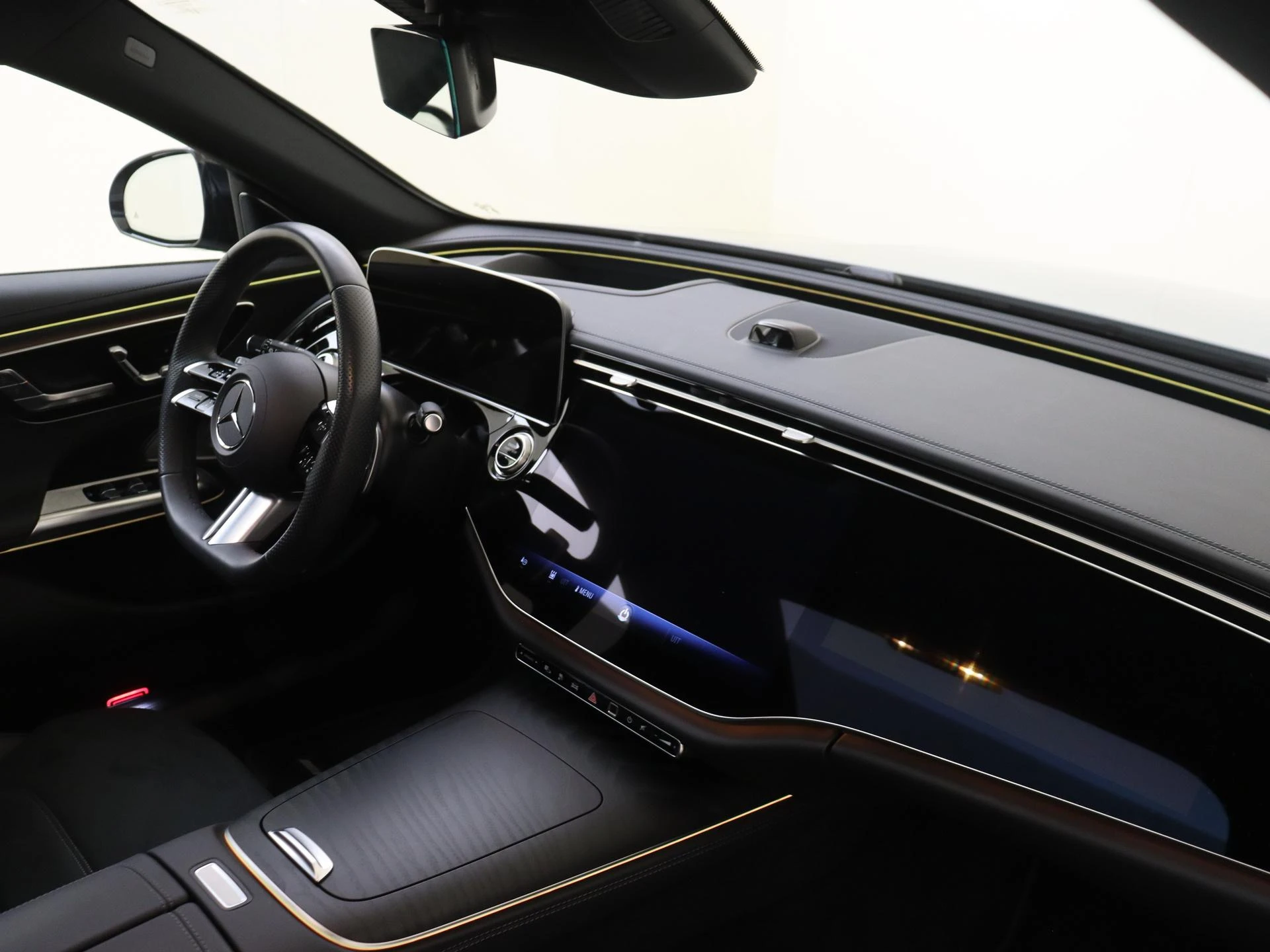 Mercedes-Benz-E-Klasse-image-4