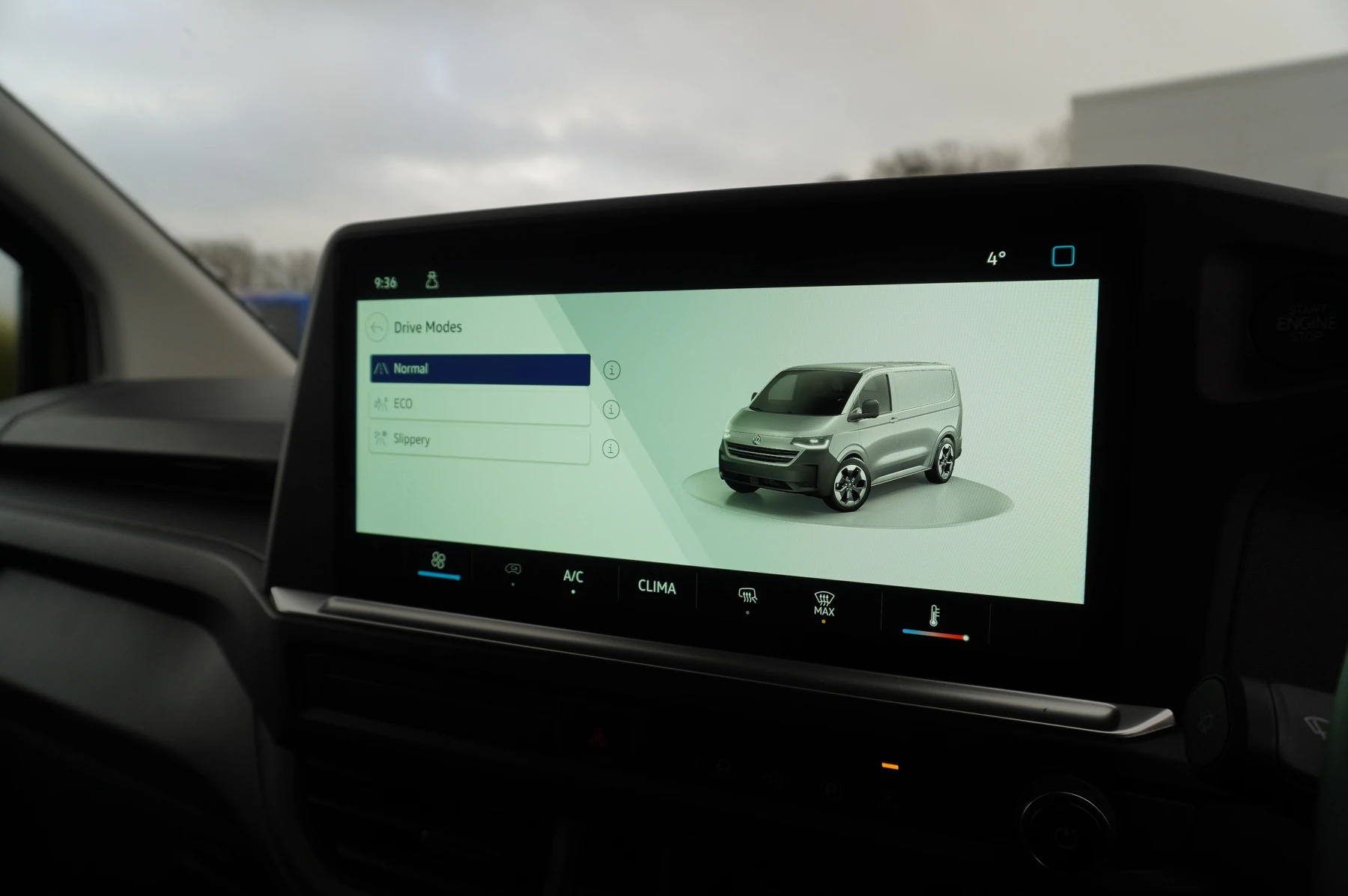 Volkswagen-Transporter-image-15