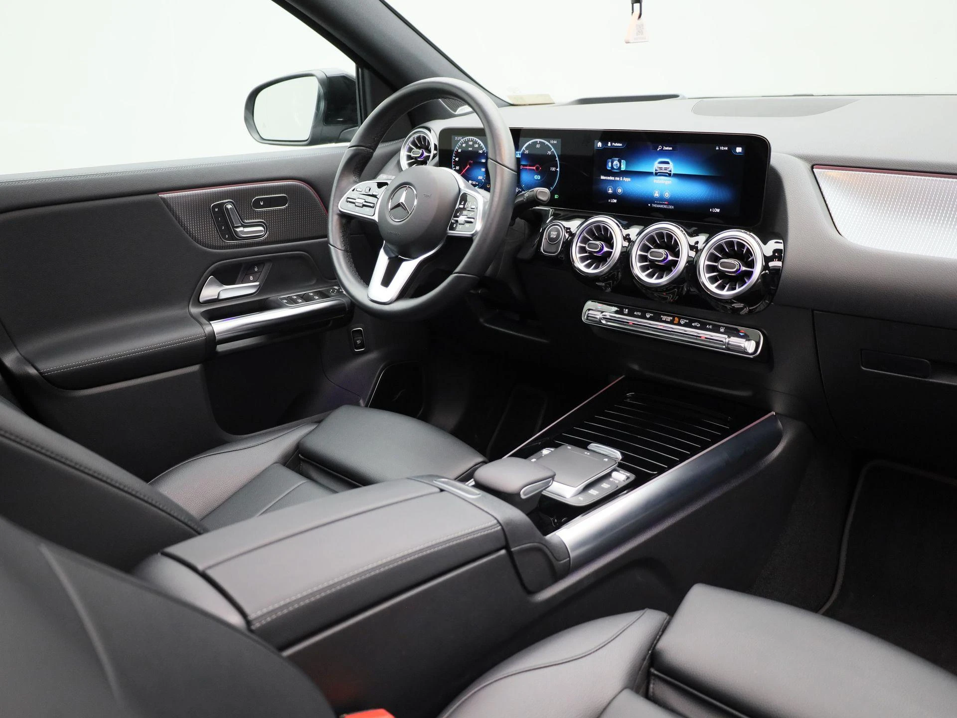 Mercedes-Benz-EQA-image-41