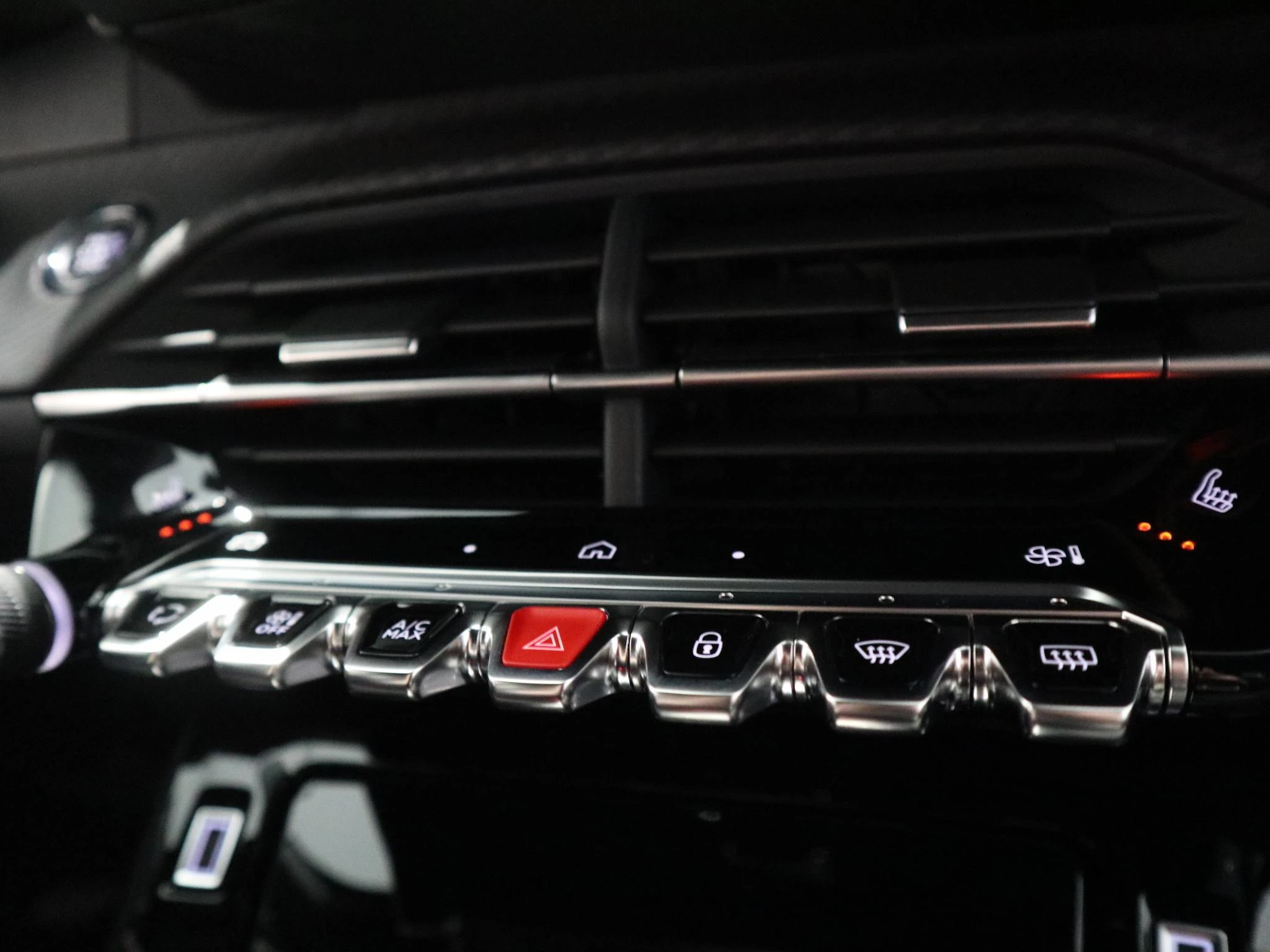 Peugeot-208-image-19