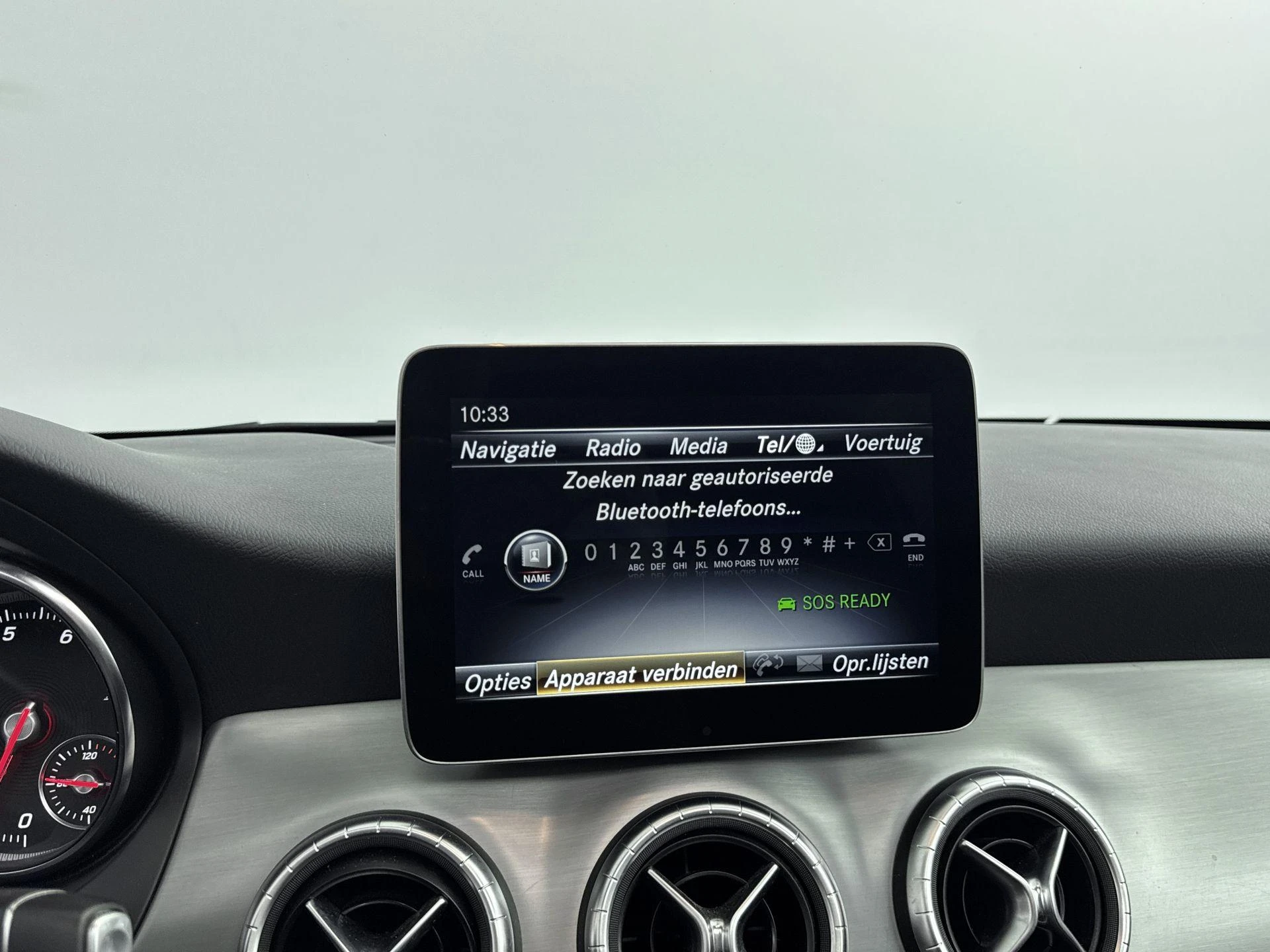 Mercedes-Benz-CLA-image-12