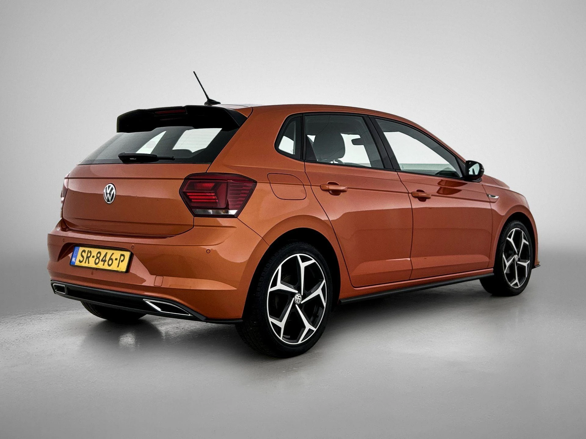 Volkswagen-Polo-image-3