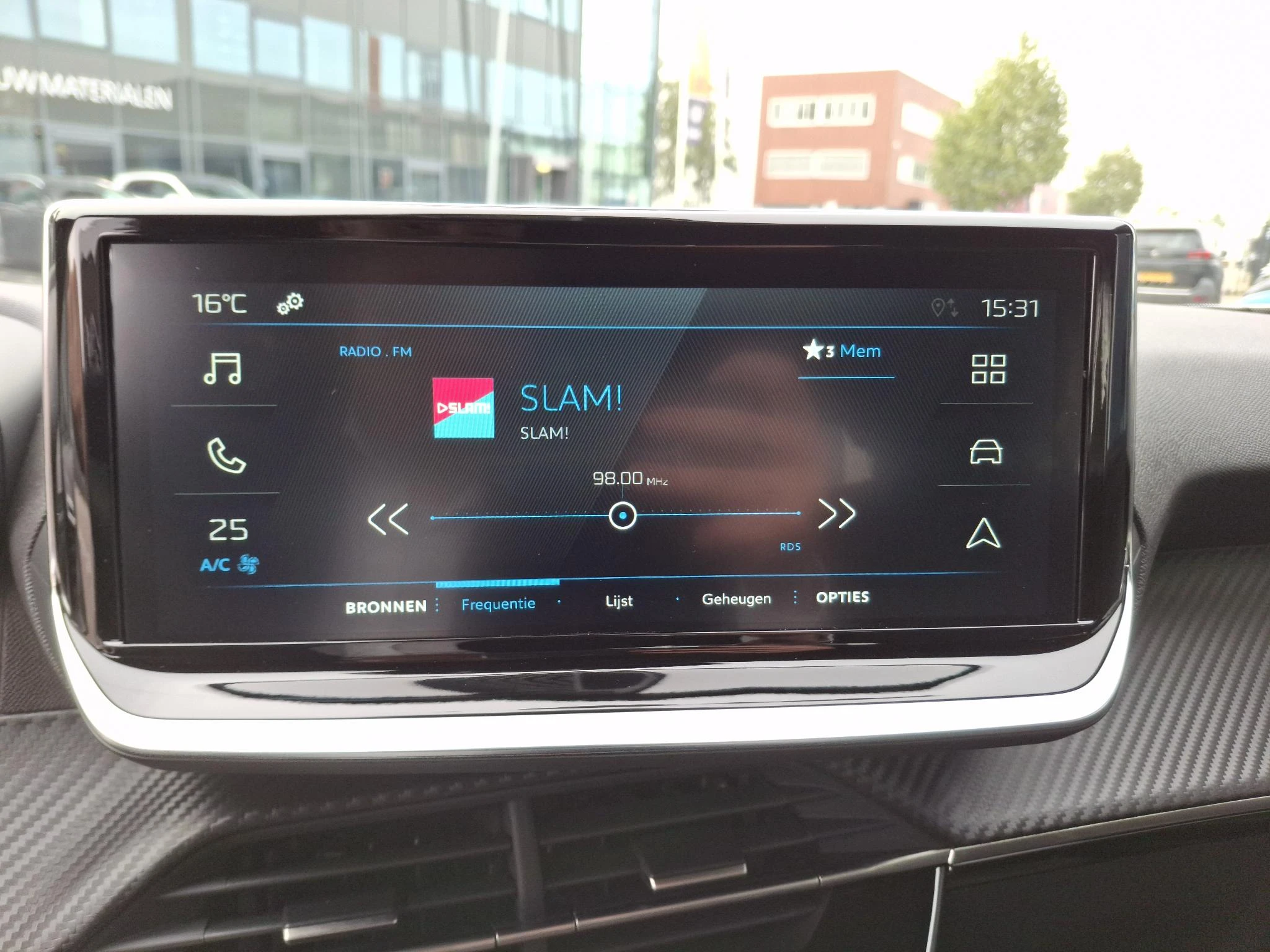Peugeot-2008-image-27