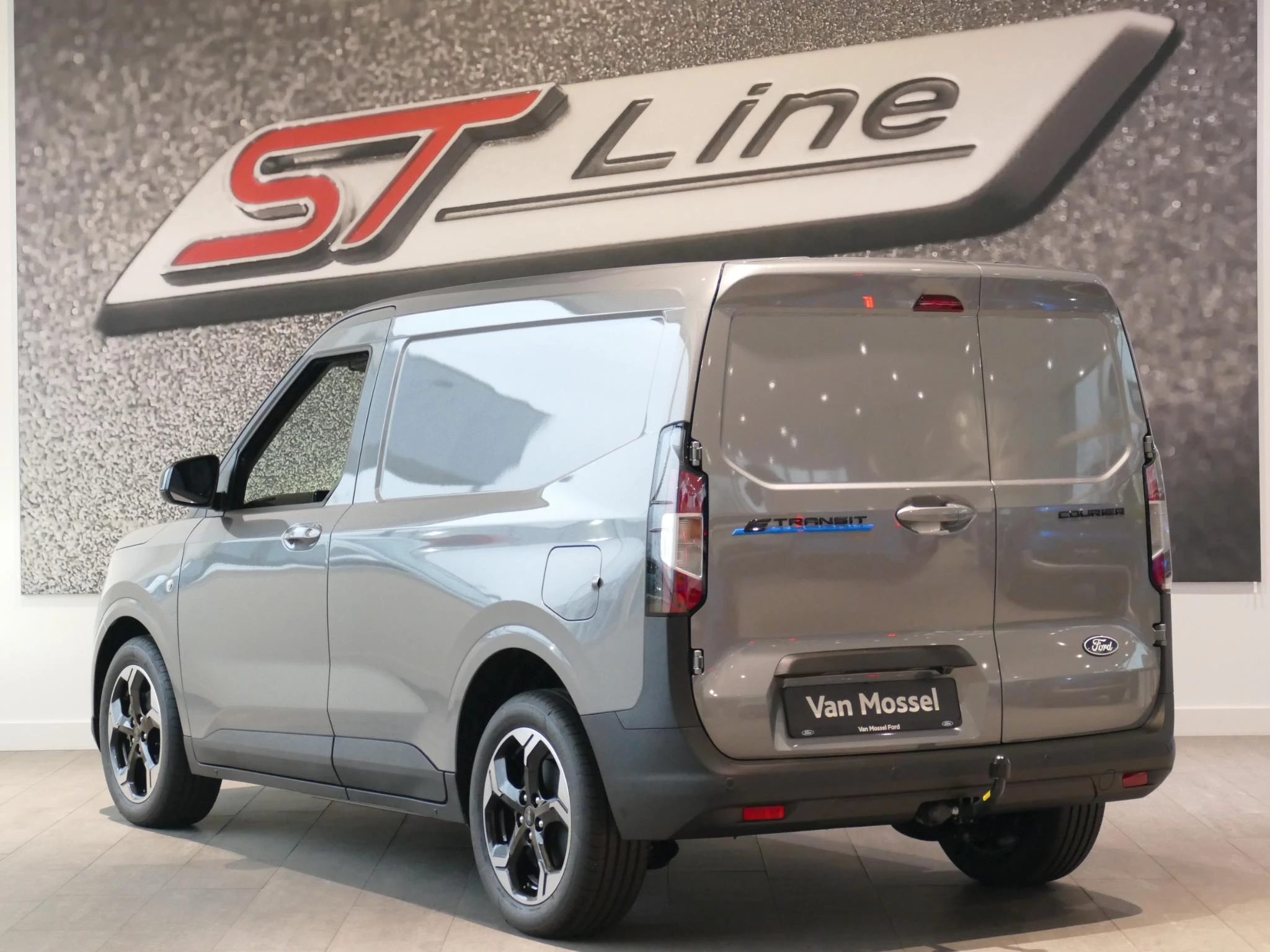 Ford-Transit Courier-image-2