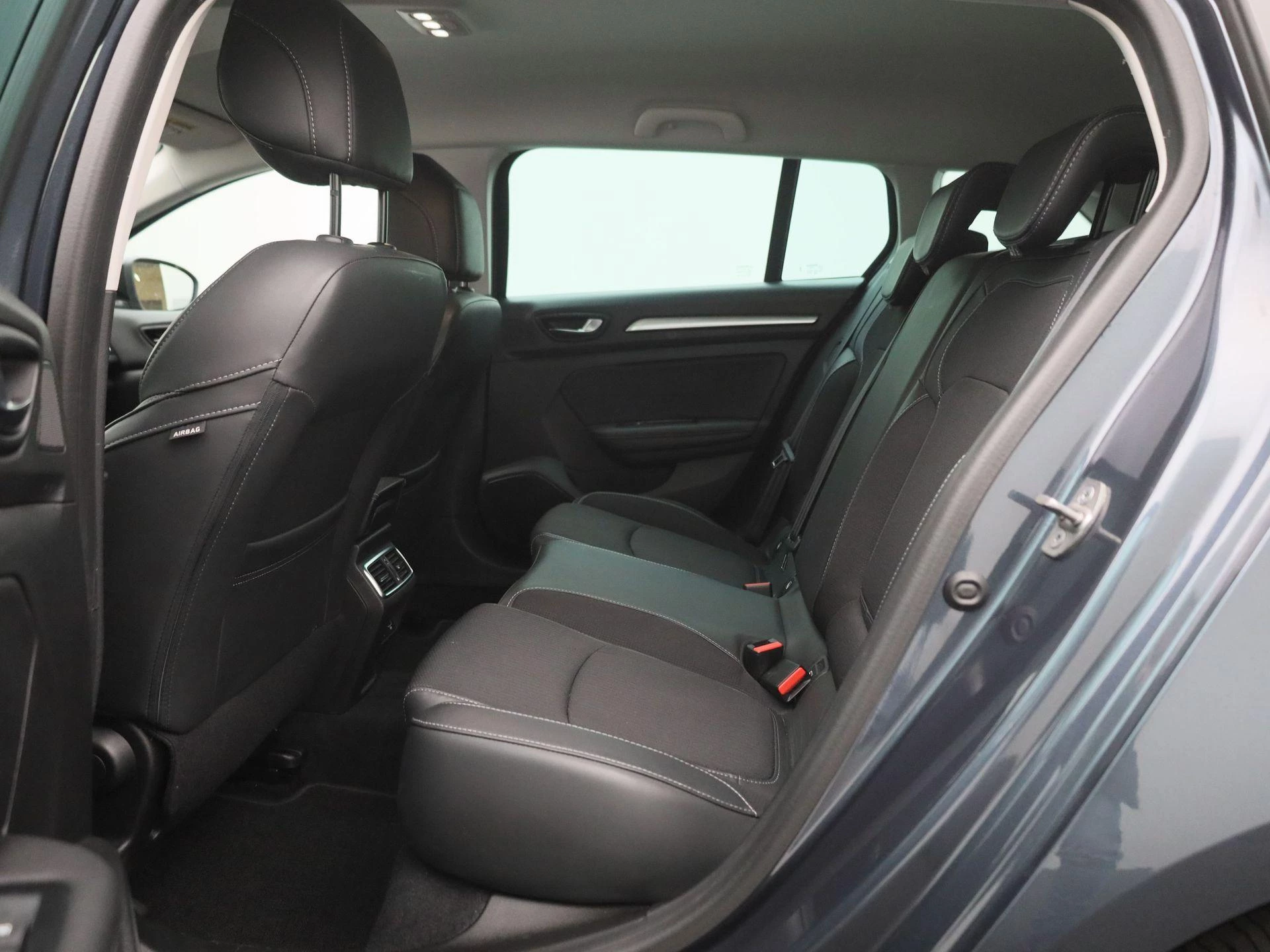 Renault-Mégane Estate-image-11