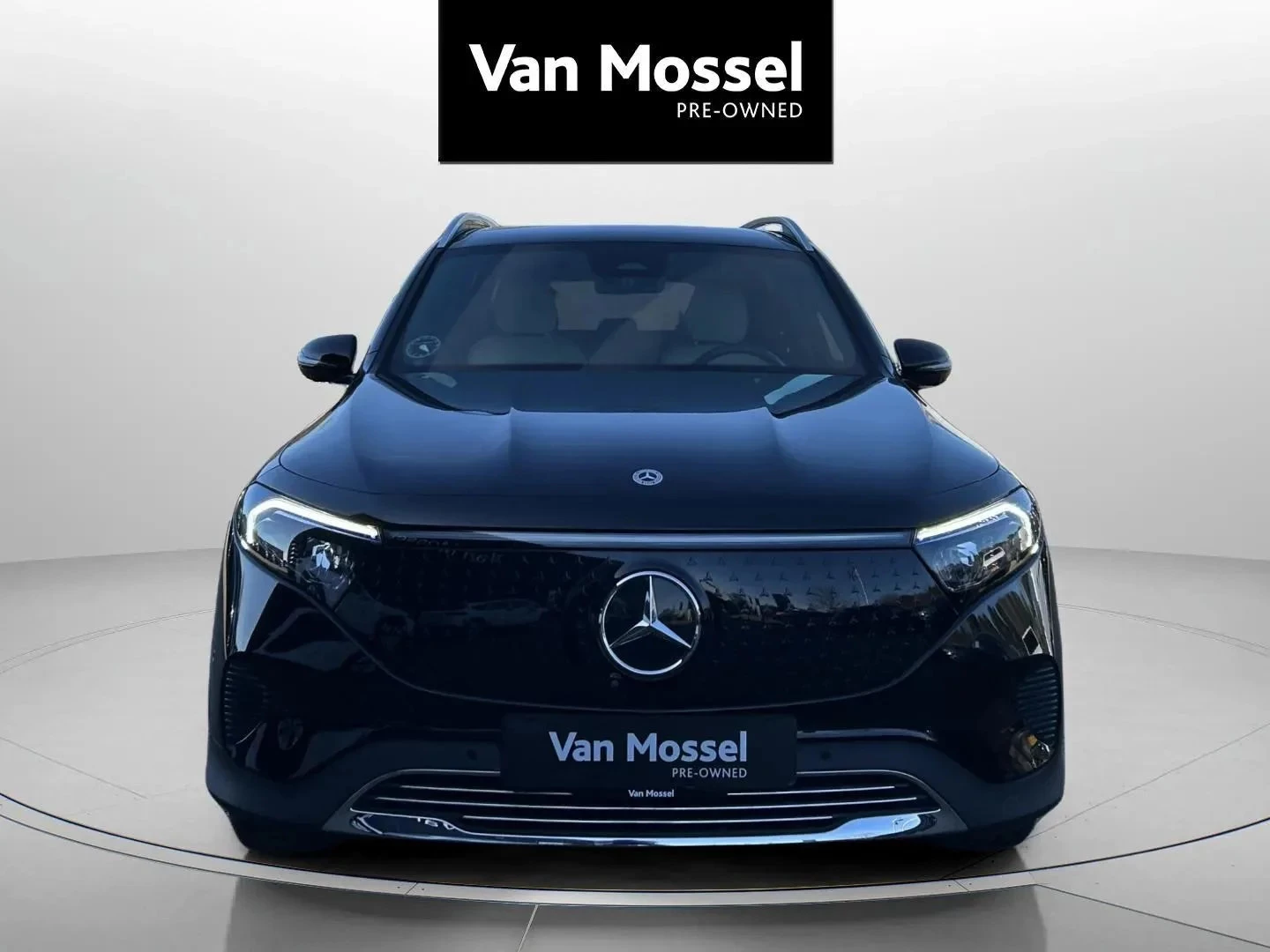 Mercedes-Benz-EQB-image-1