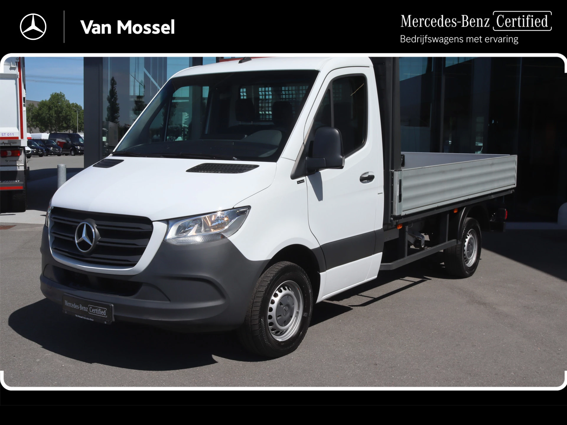 Mercedes-Benz-Sprinter-image-0