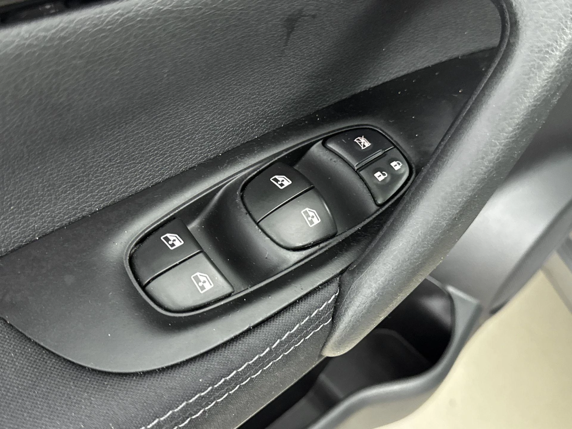 Nissan-QASHQAI-image-28