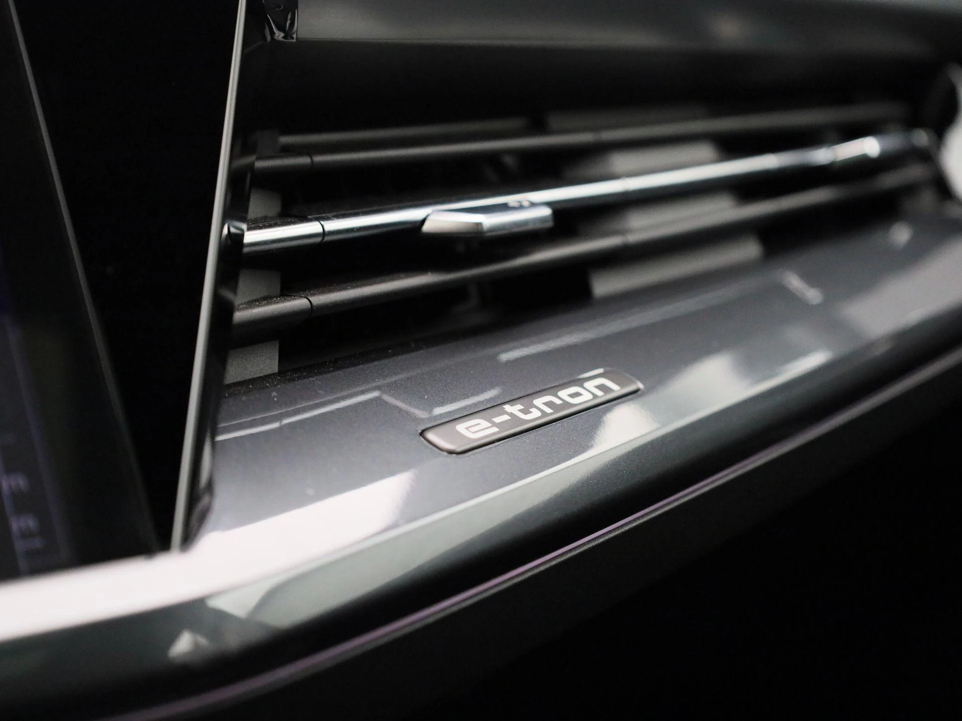 Audi-Q4 e-tron-image-23