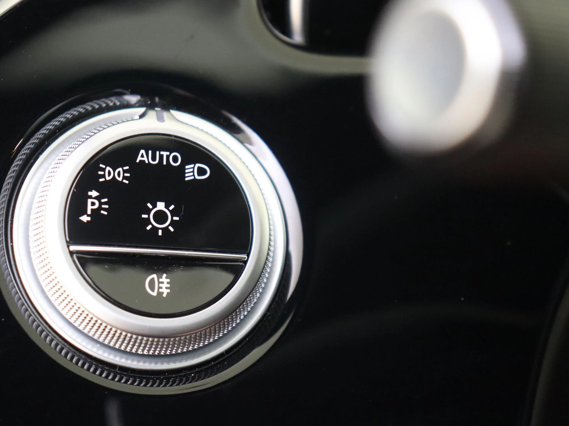 Mercedes-Benz-E-Klasse-image-23