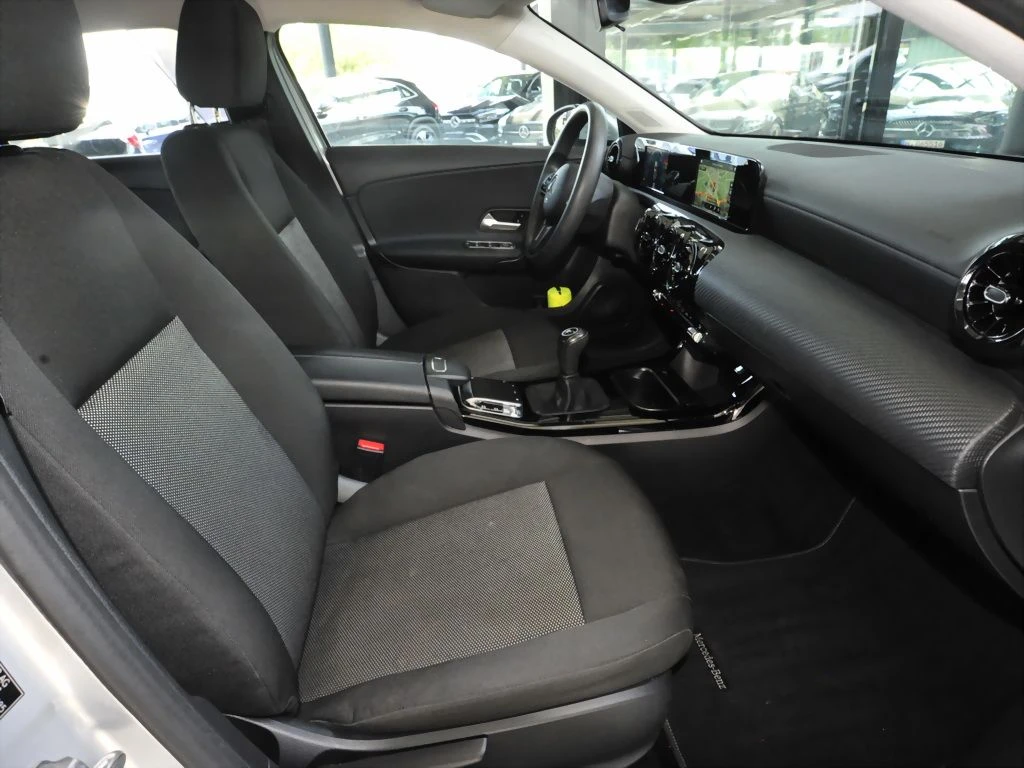 Mercedes-Benz-A-Klasse 180 d-image-11