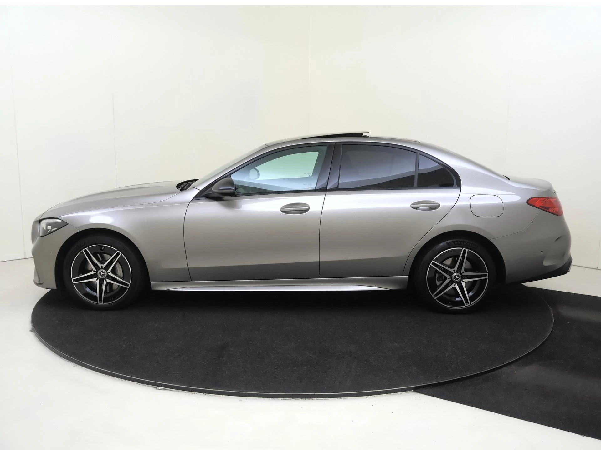 Mercedes-Benz-C-Klasse-image-8