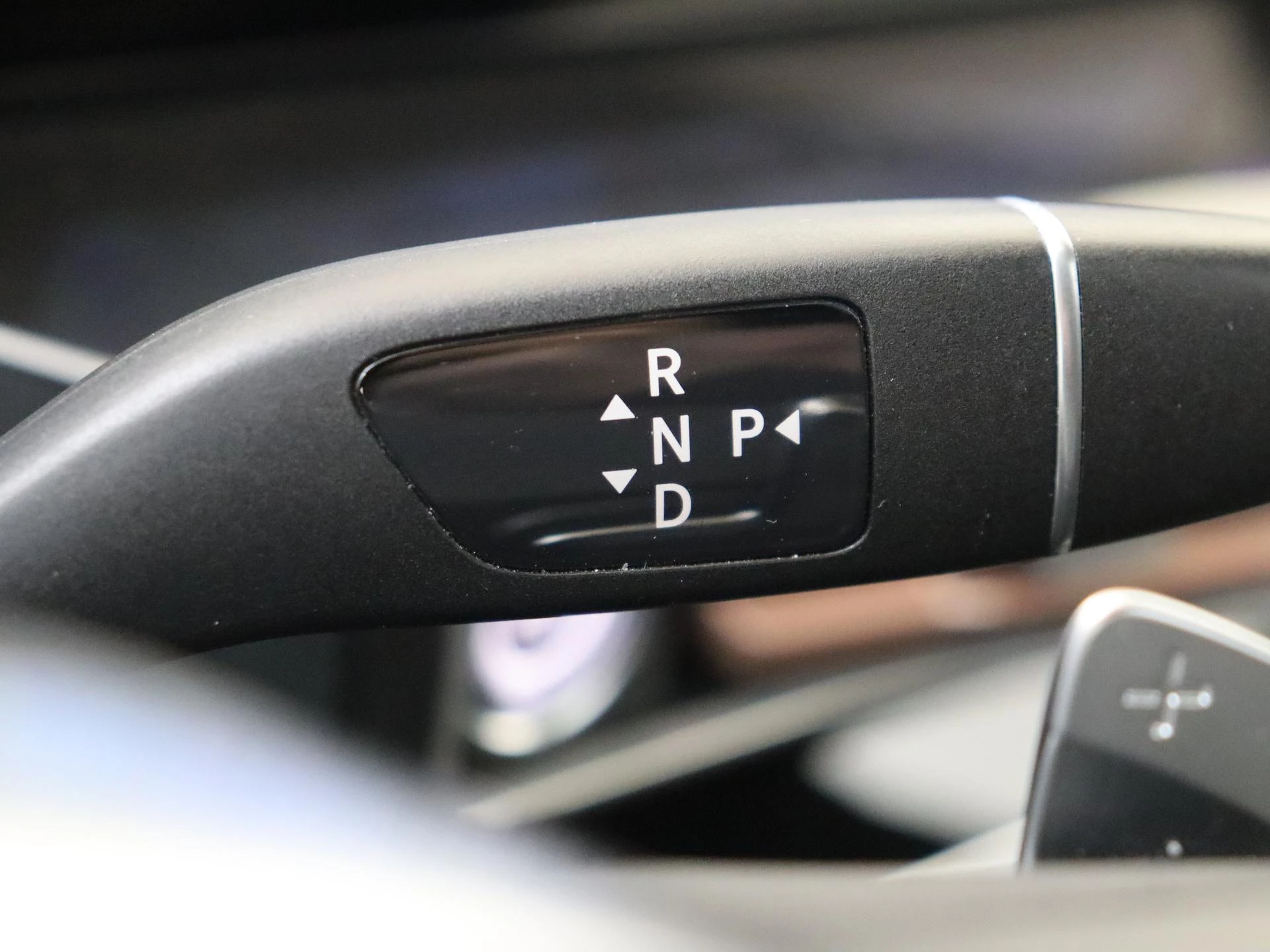 Mercedes-Benz-EQC-image-17