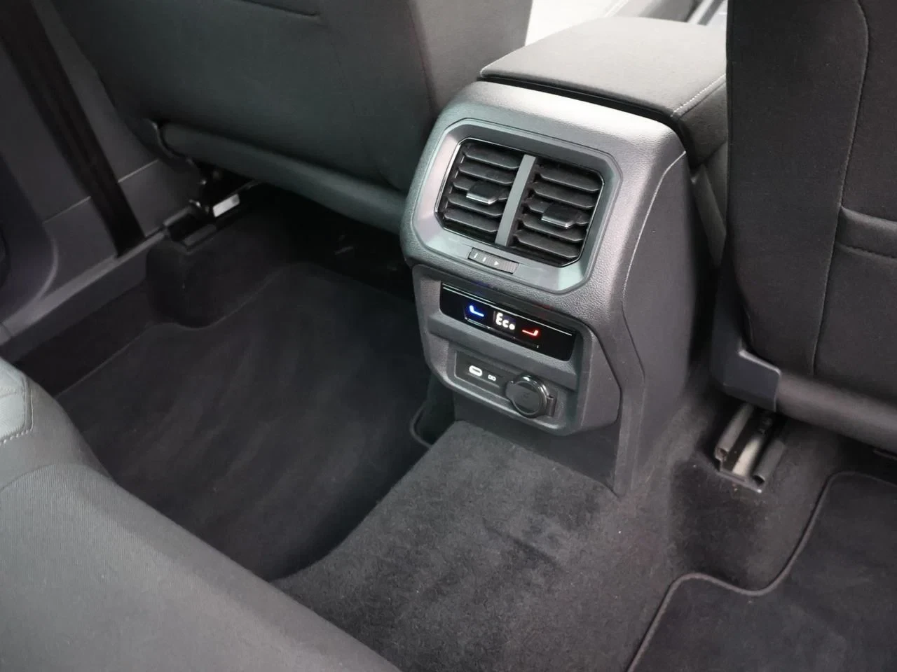 Volkswagen Tiguan eHybrid (PHEV) Tiguan eHybrid 1.4 Life Business 245PK *AUTOMAAT*VIRTUAL COCKPIT*NAVI*APP-CONNECT*CAMERA*PDC*ACC*AIRCO*...*