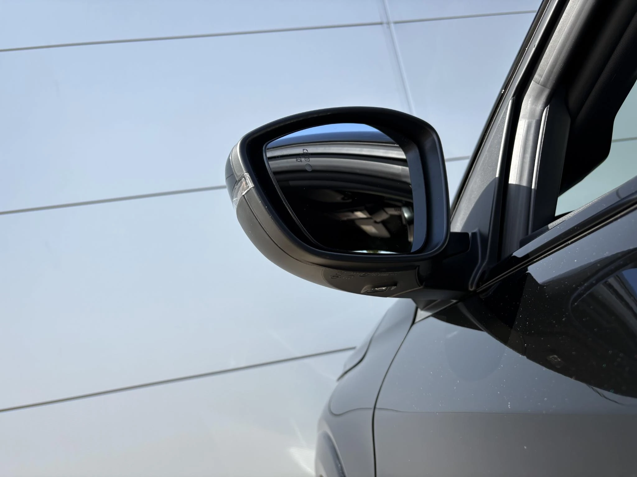 Peugeot-e-2008-image-14