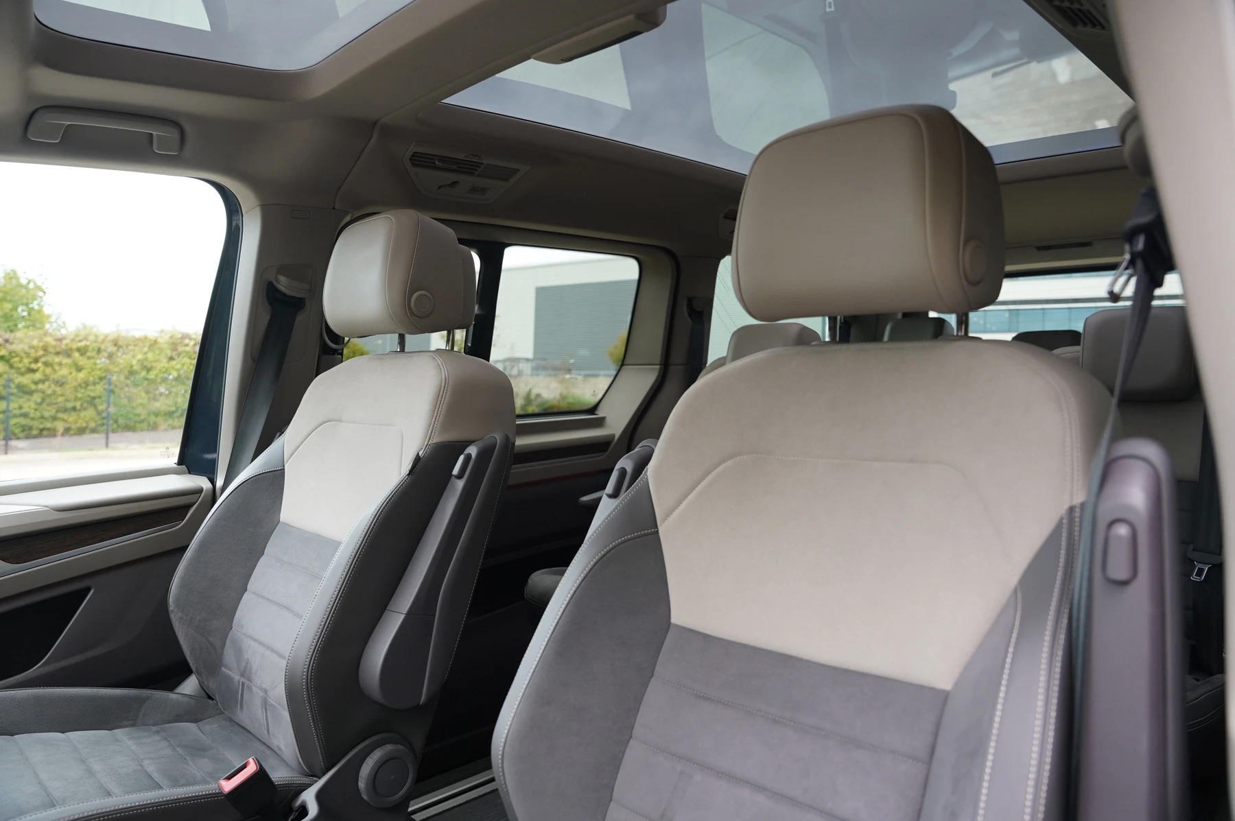 Volkswagen-Multivan-image-8