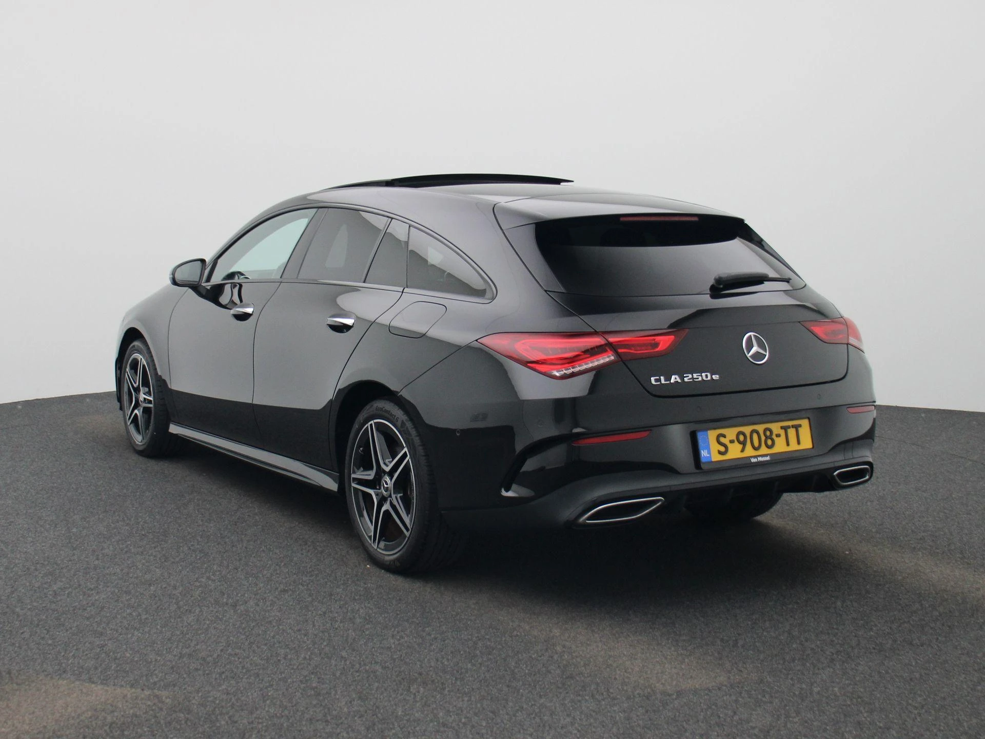 Mercedes-Benz-CLA-image-1