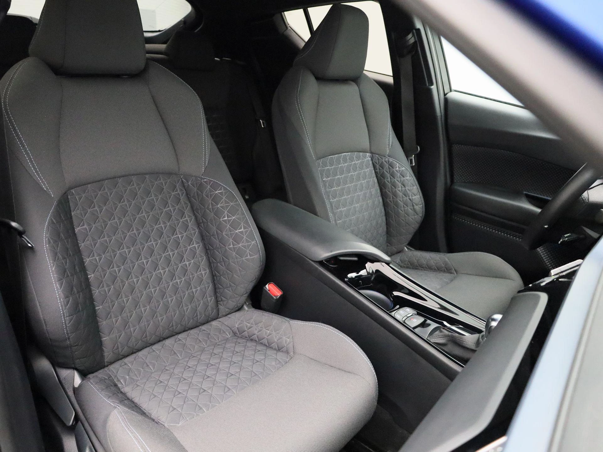 Toyota-C-HR-image-36