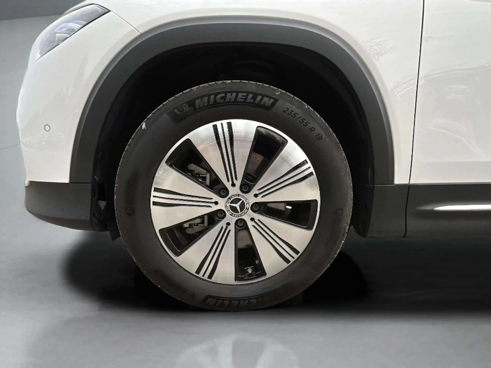 Mercedes-Benz-EQB-image-8