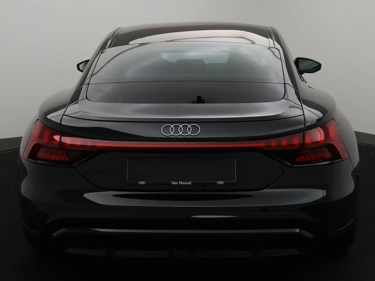 Audi-e-tron GT-image-4