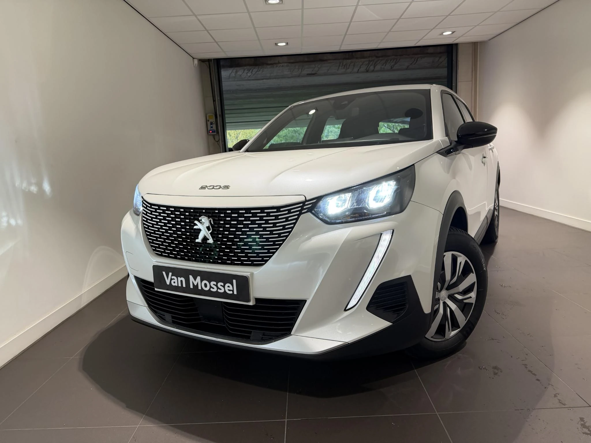 Peugeot-e-2008-image-19