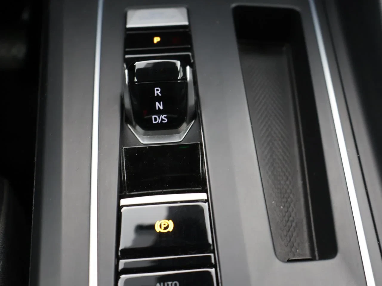Volkswagen-Golf-image-19