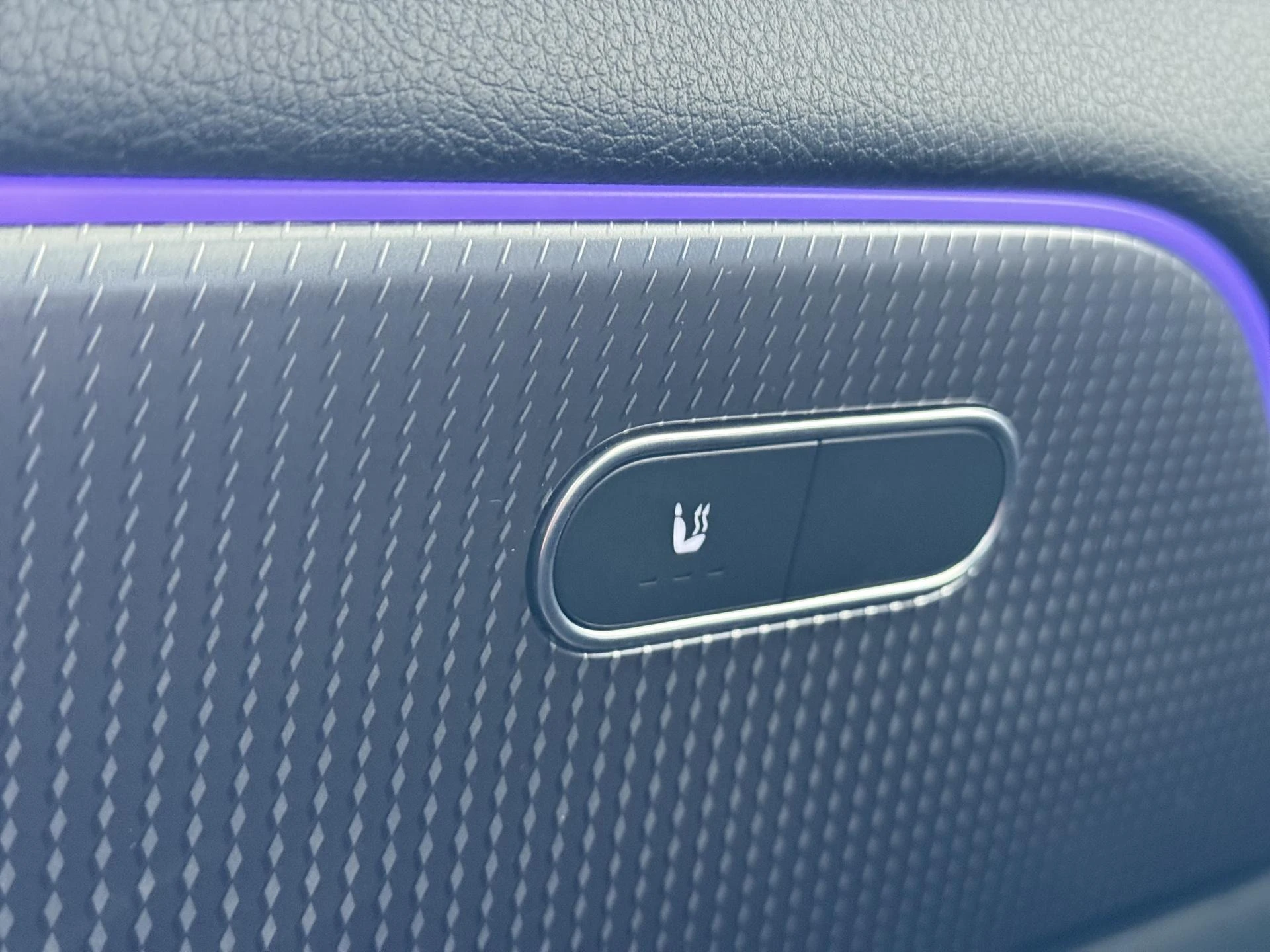 Mercedes-Benz-EQA-image-25