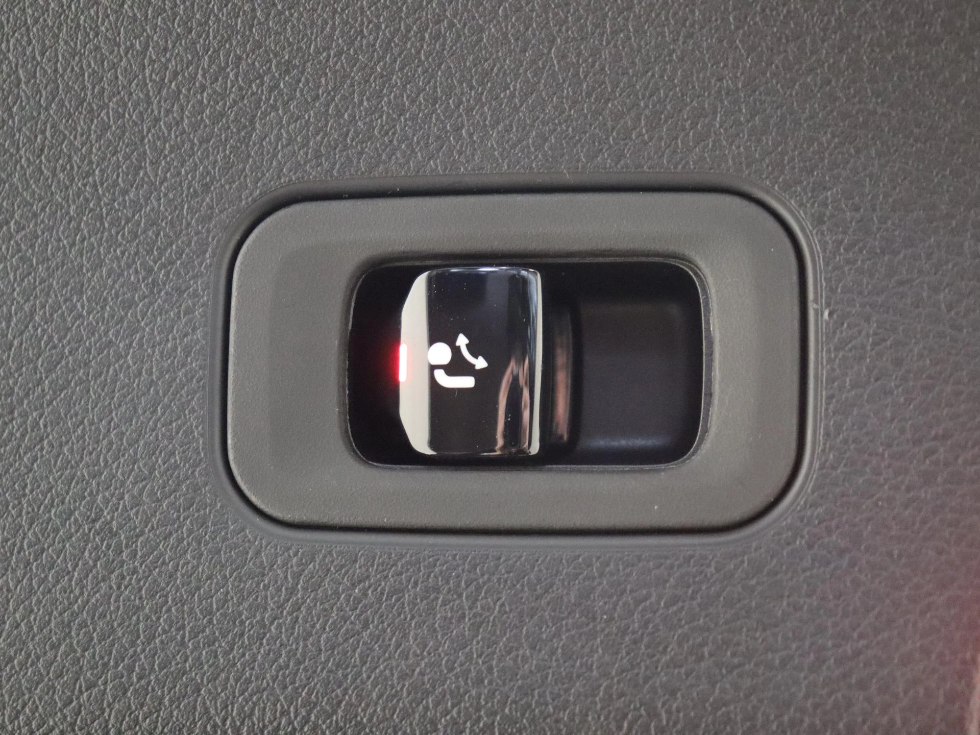 Mercedes-Benz-GLC-image-31