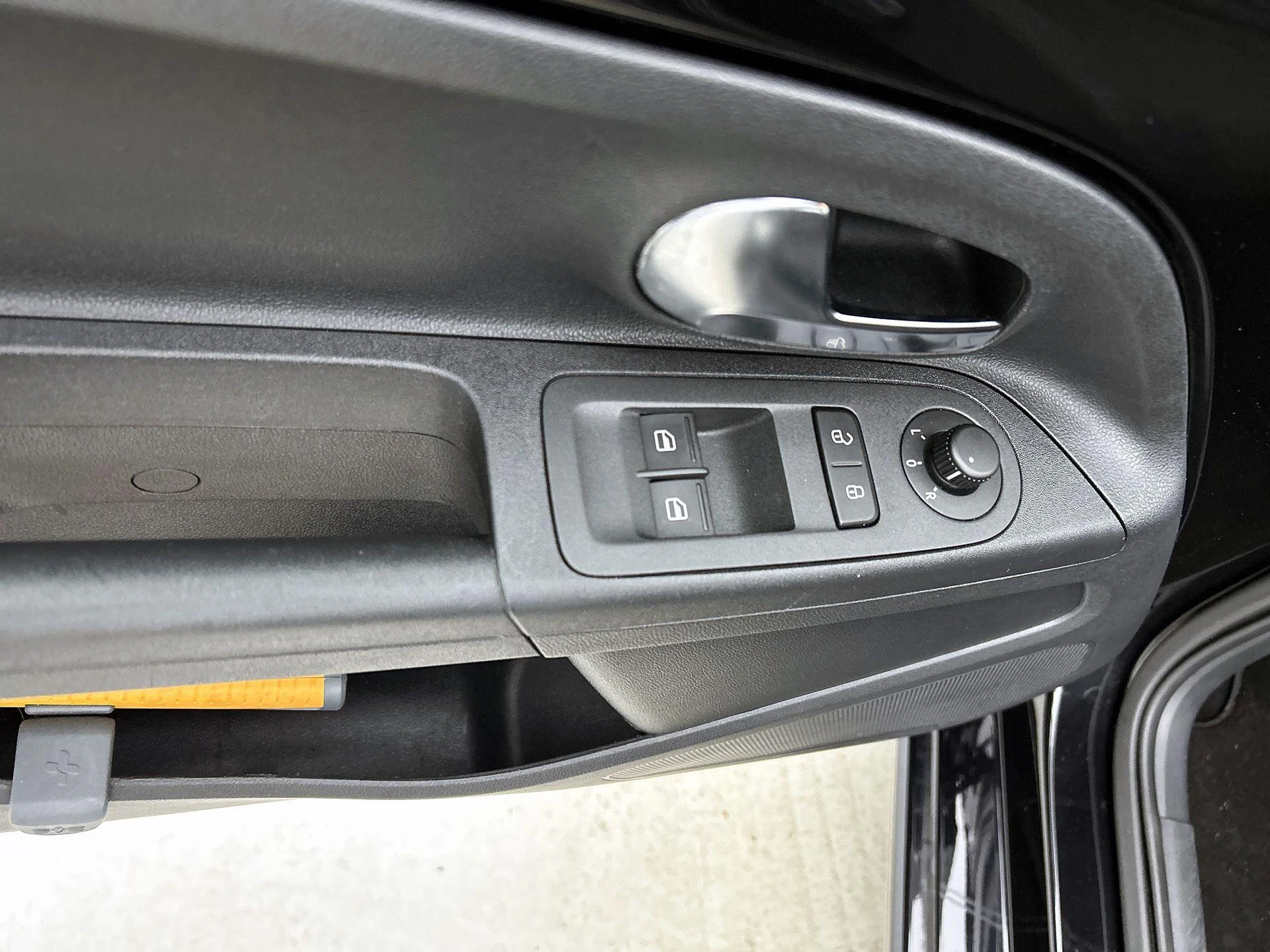 Volkswagen-up!-image-23