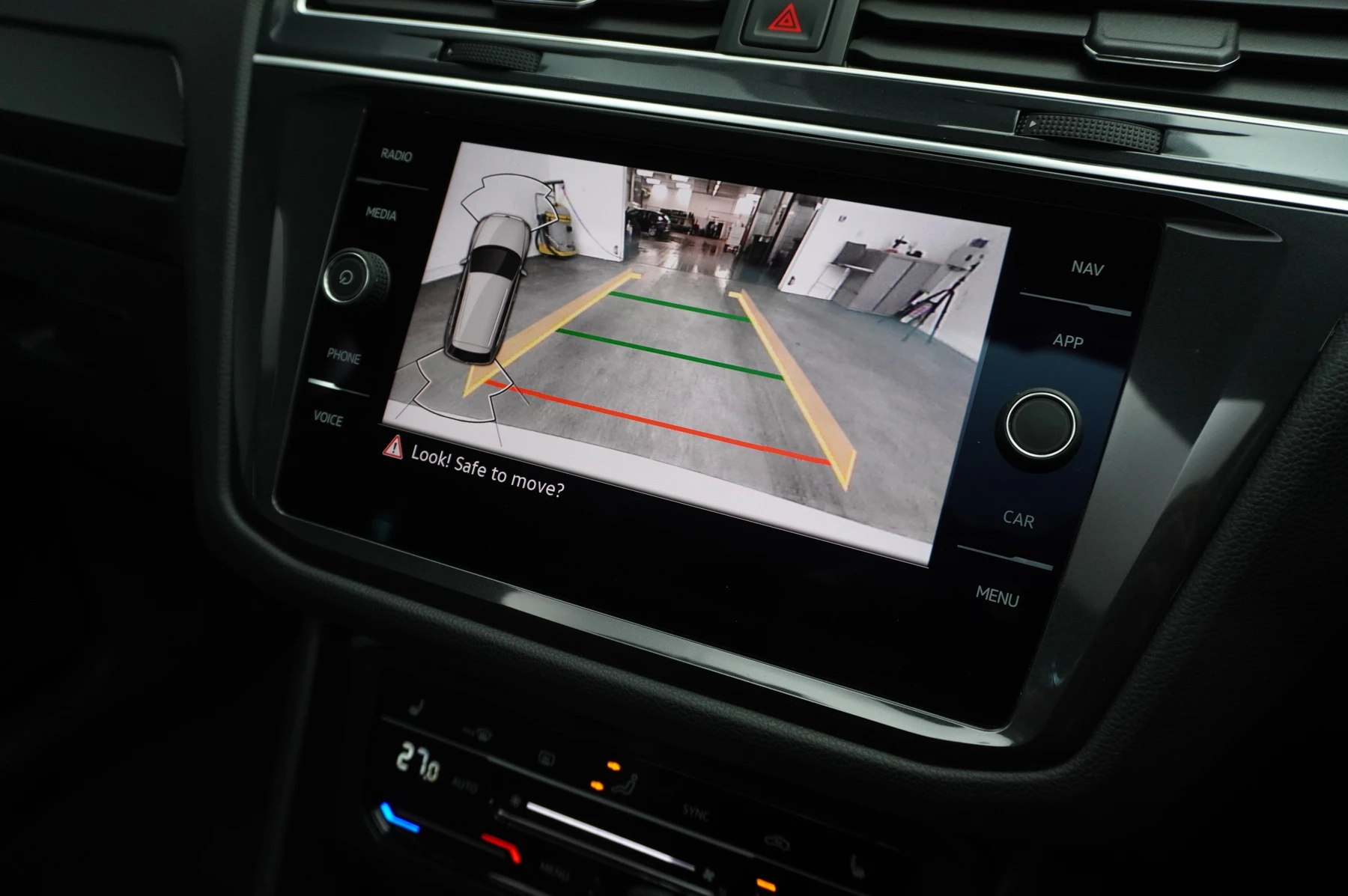 Volkswagen-Tiguan-image-36