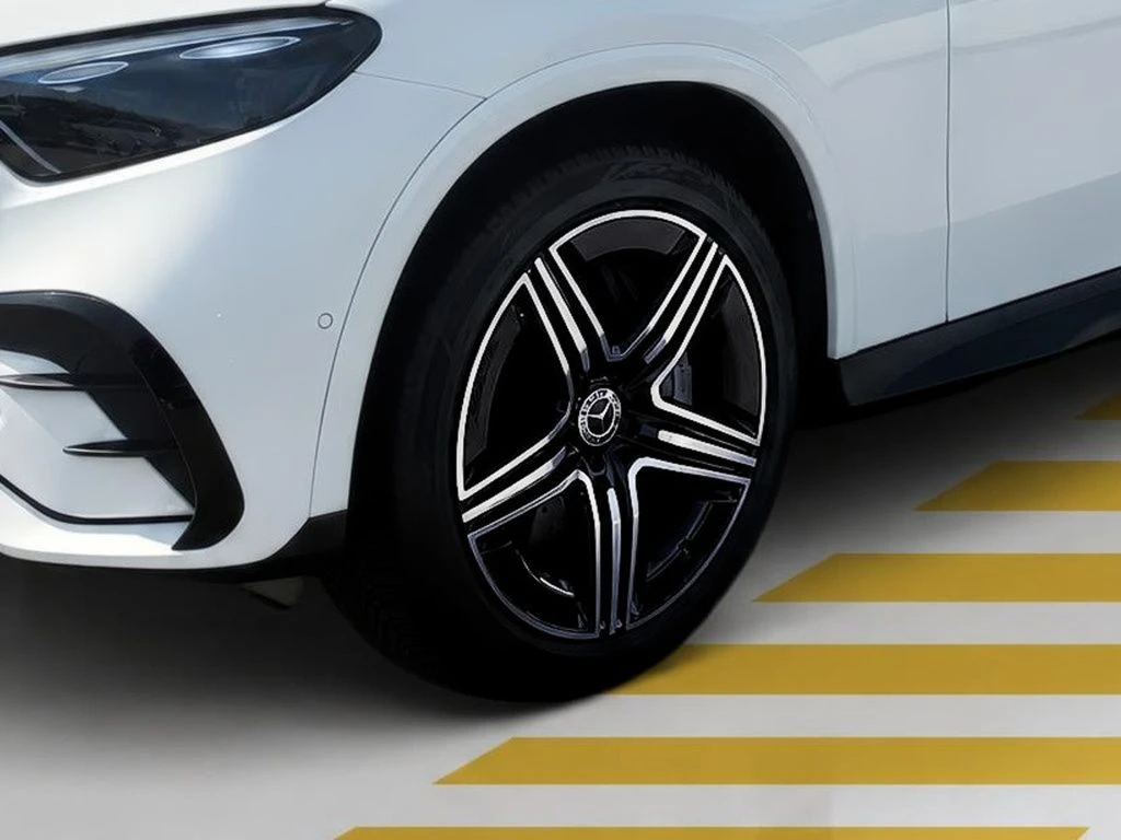 Mercedes-Benz-GLC 220 d-image-5