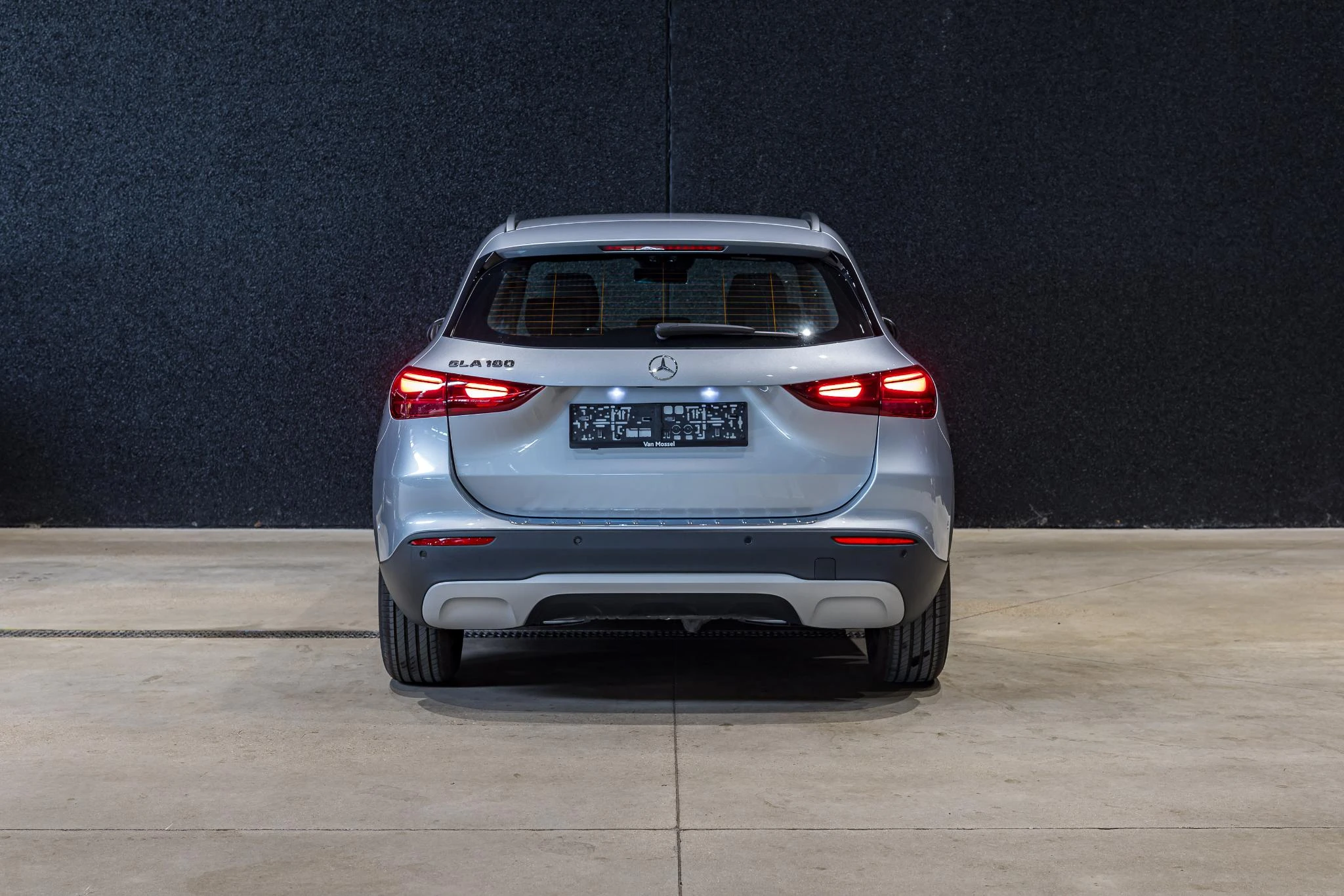 Mercedes-Benz-GLA-image-4