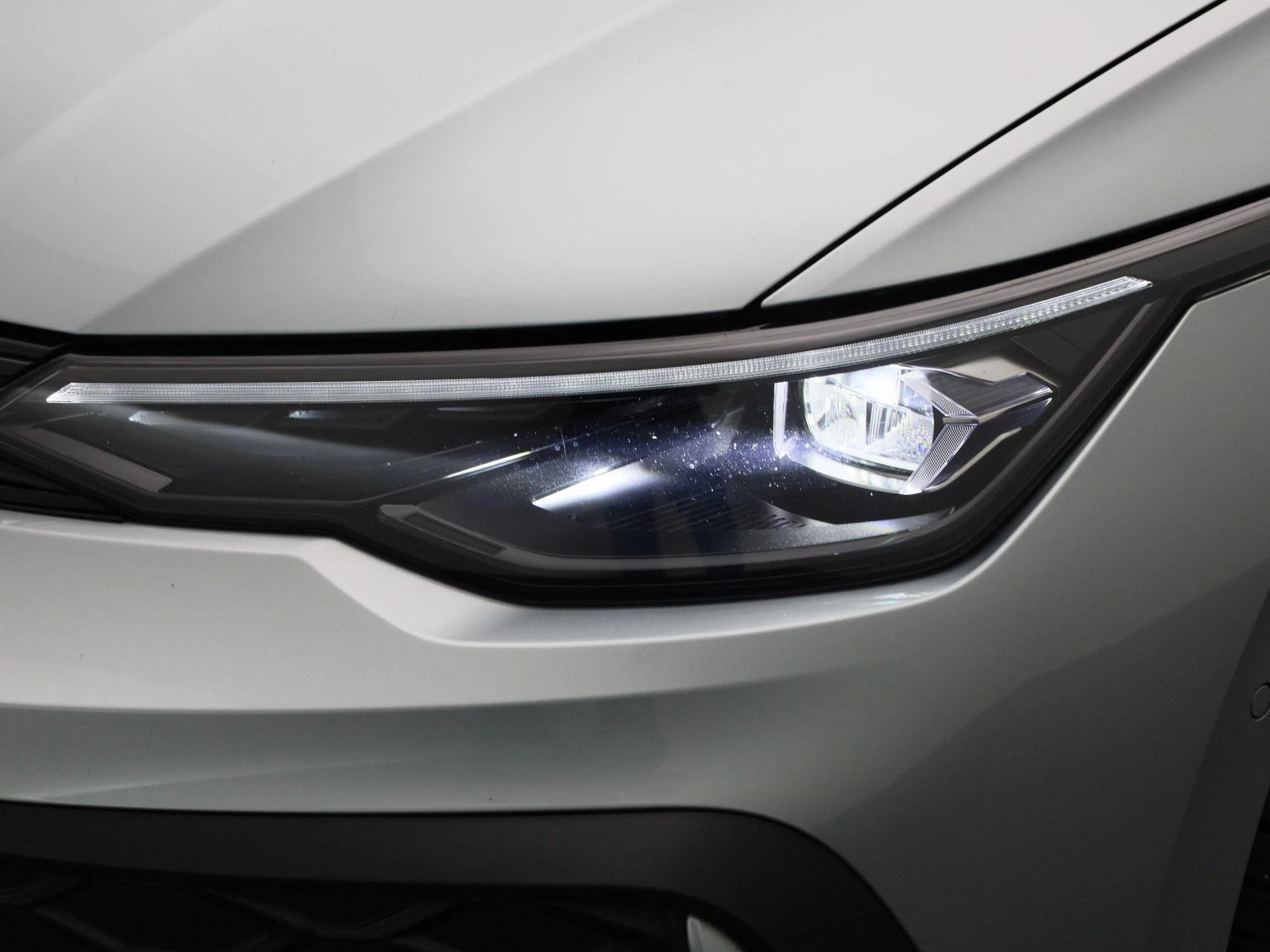 Volkswagen-Golf-image-13