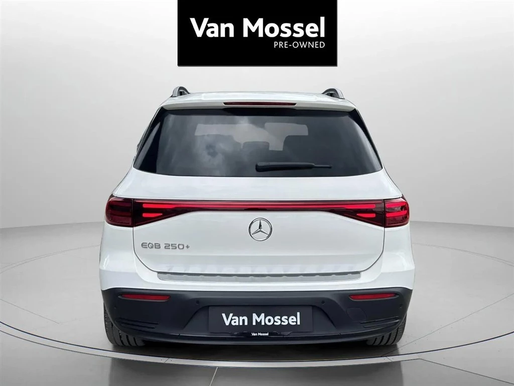 Mercedes-Benz-EQB-image-5