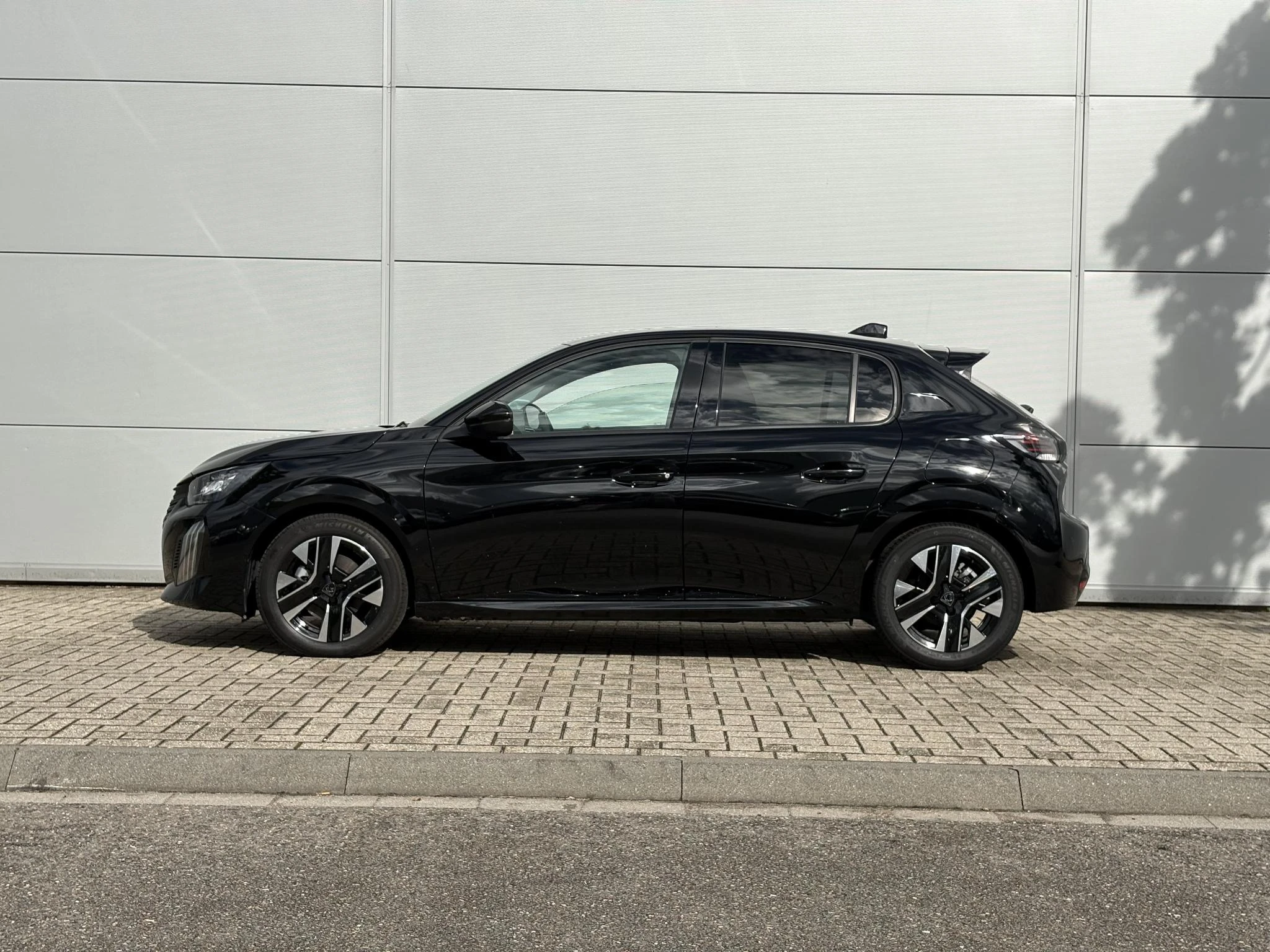 Peugeot-208-image-2