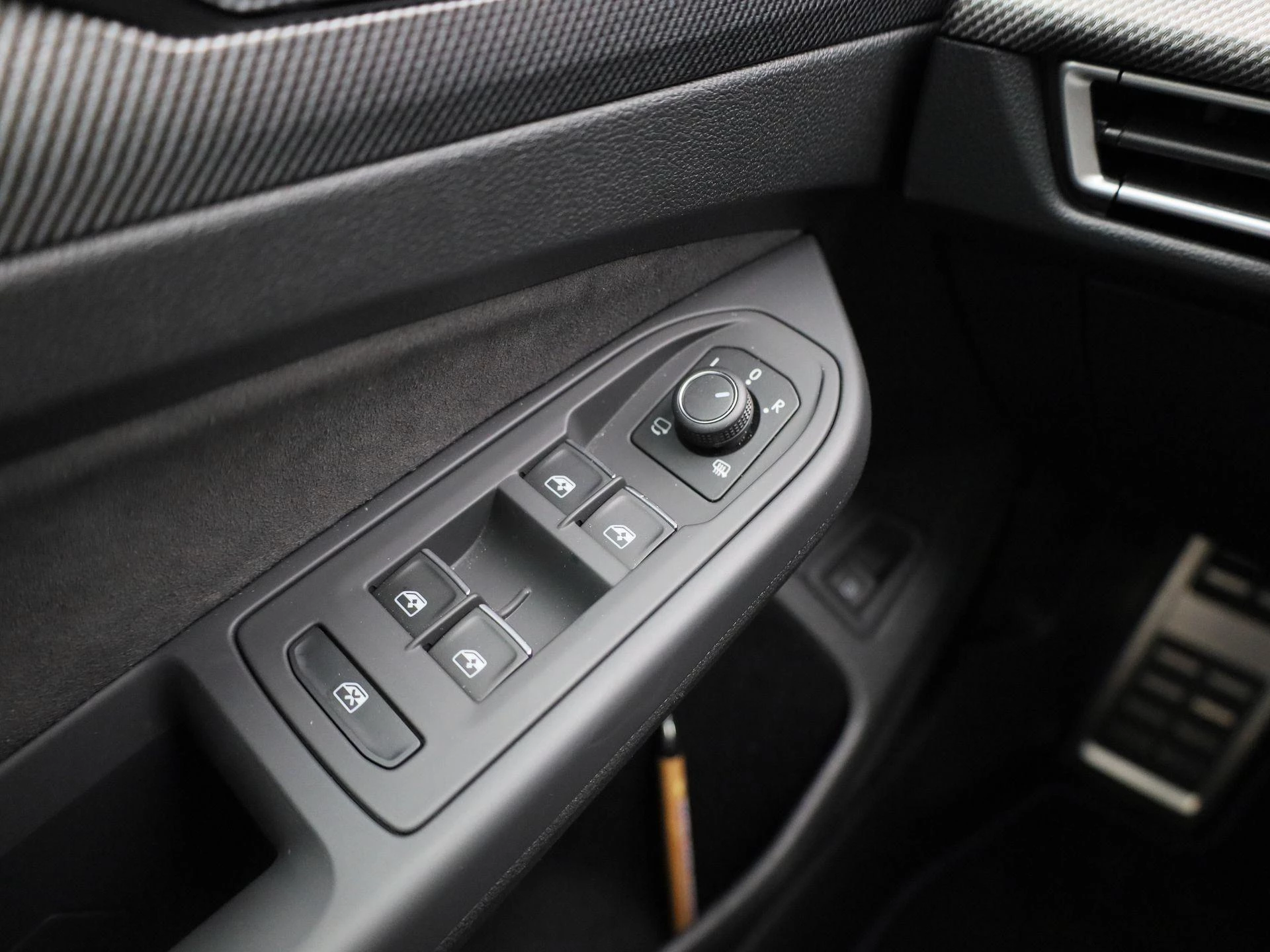 Volkswagen-Golf-image-22