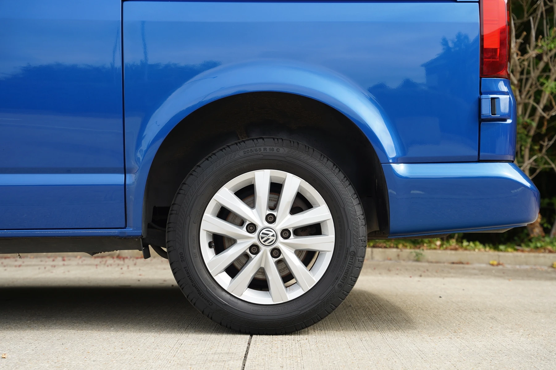 Volkswagen-Transporter-image-38