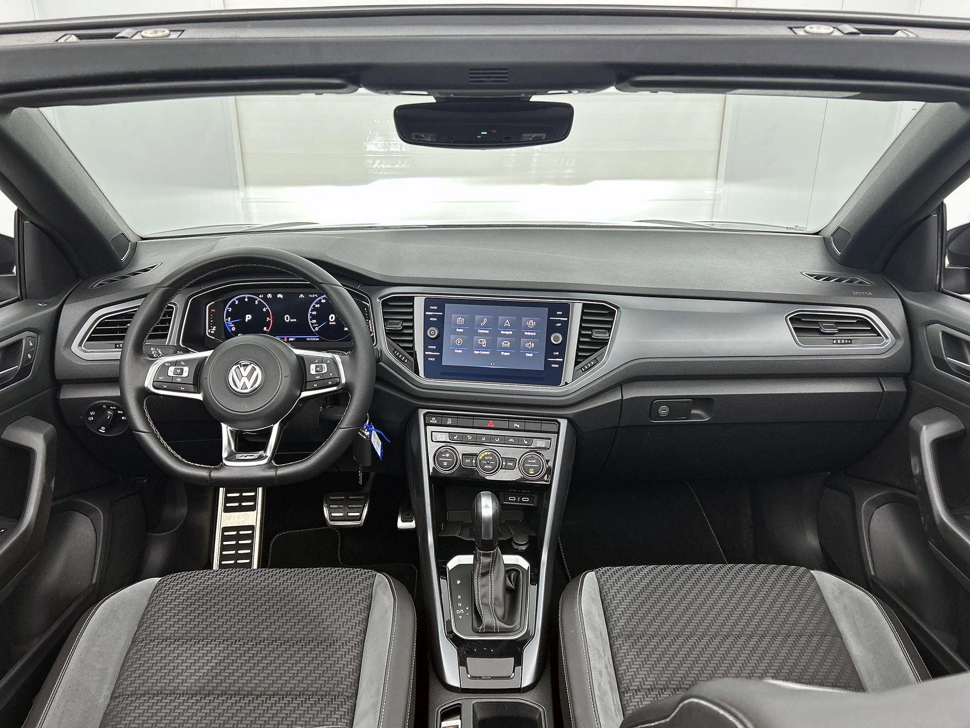 Volkswagen-T-Roc-image-19