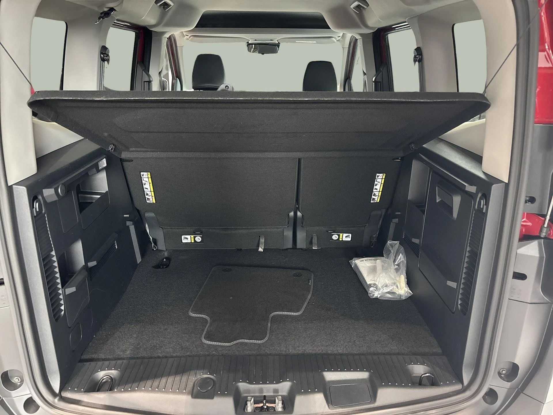 Ford-Tourneo Courier-image-4