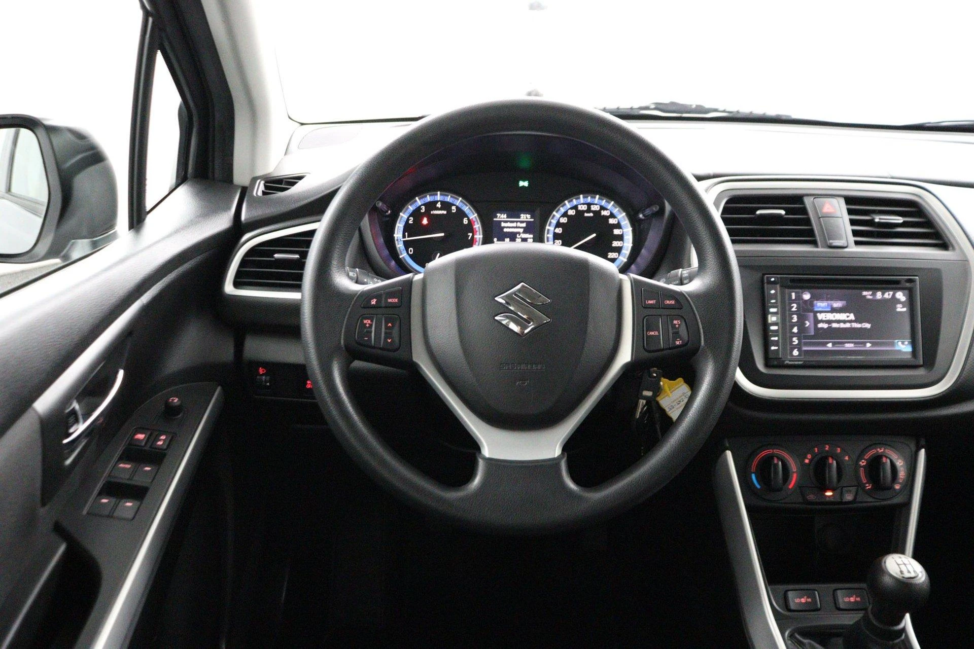 Suzuki-S-Cross-image-48