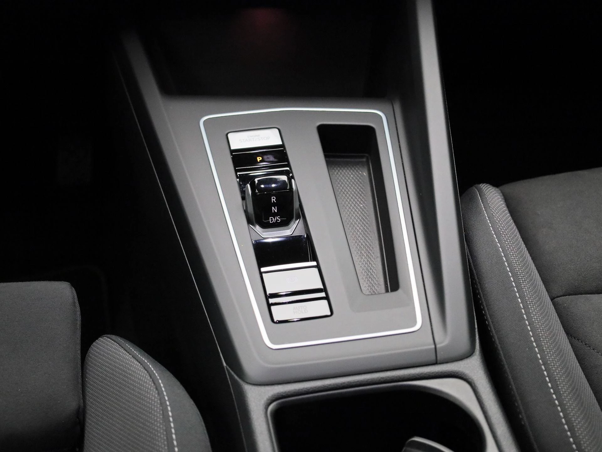 Volkswagen-Golf-image-8