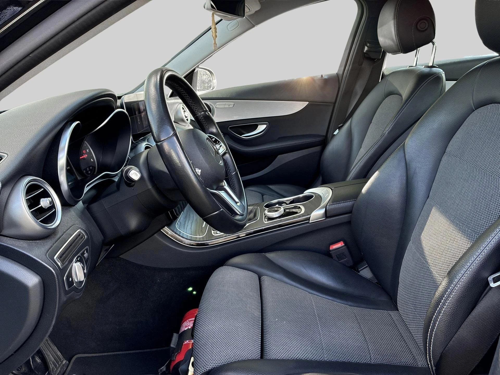 Mercedes-Benz-C-Klasse-image-7
