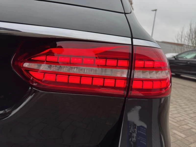 Mercedes-Benz E-Klasse 400 T d 4M AMG PANO HUD 360 DISTRO STANDHZG AMG LineW213 E 400 T d 4M AMG PANO HUD 360 DISTRO STANDHZG AMG Line