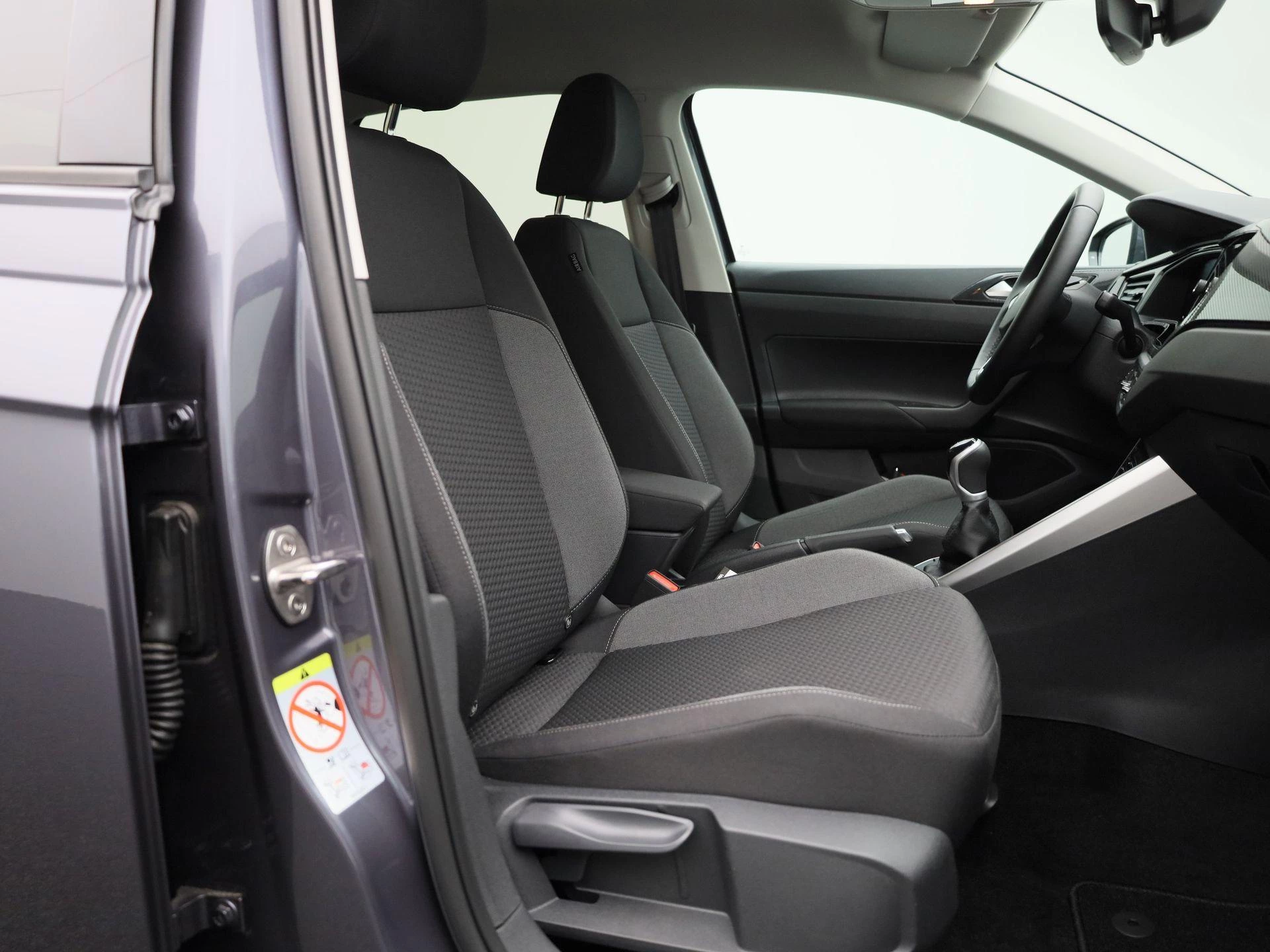 Volkswagen-Polo-image-32
