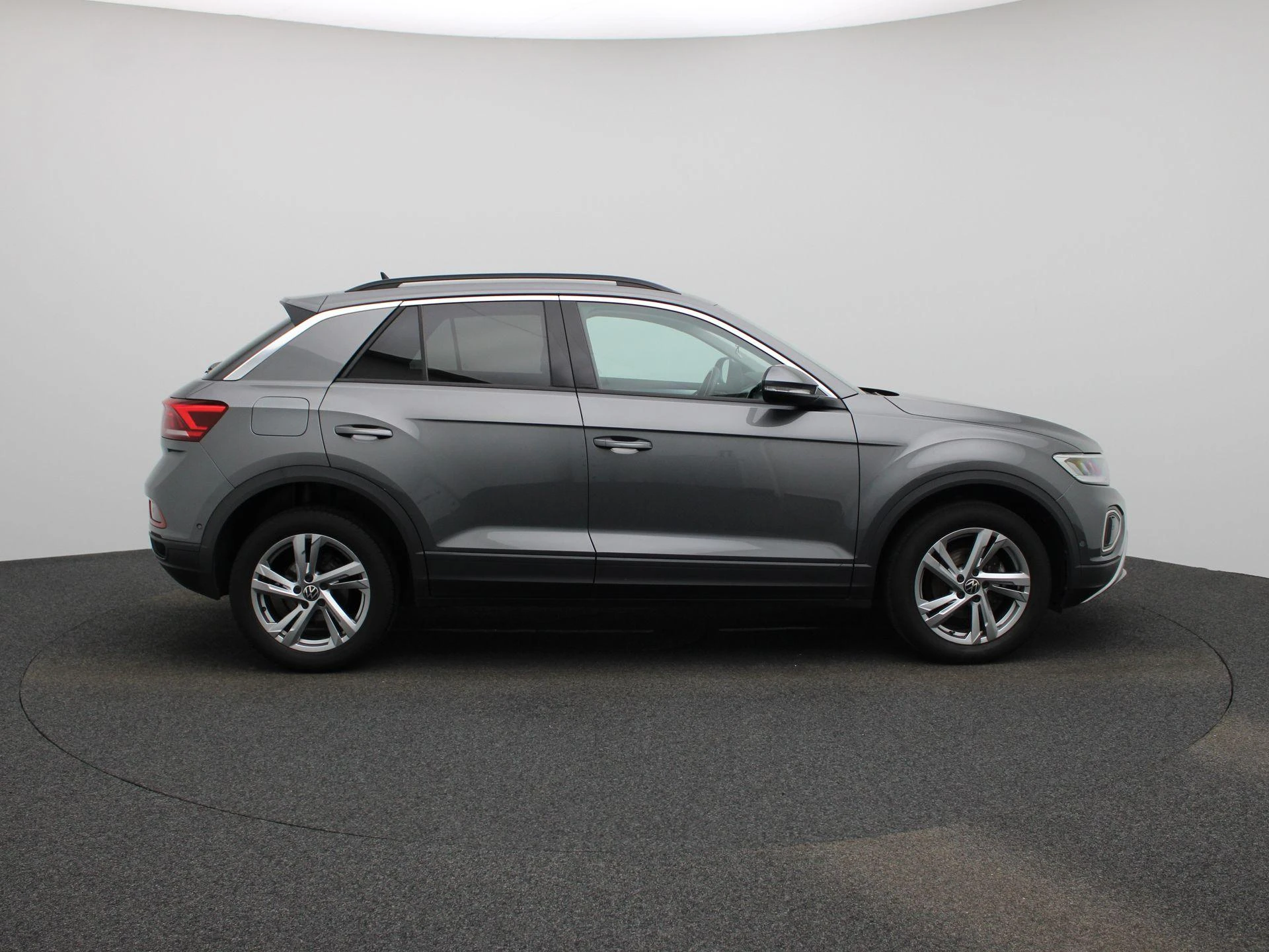 Volkswagen-T-Roc-image-5